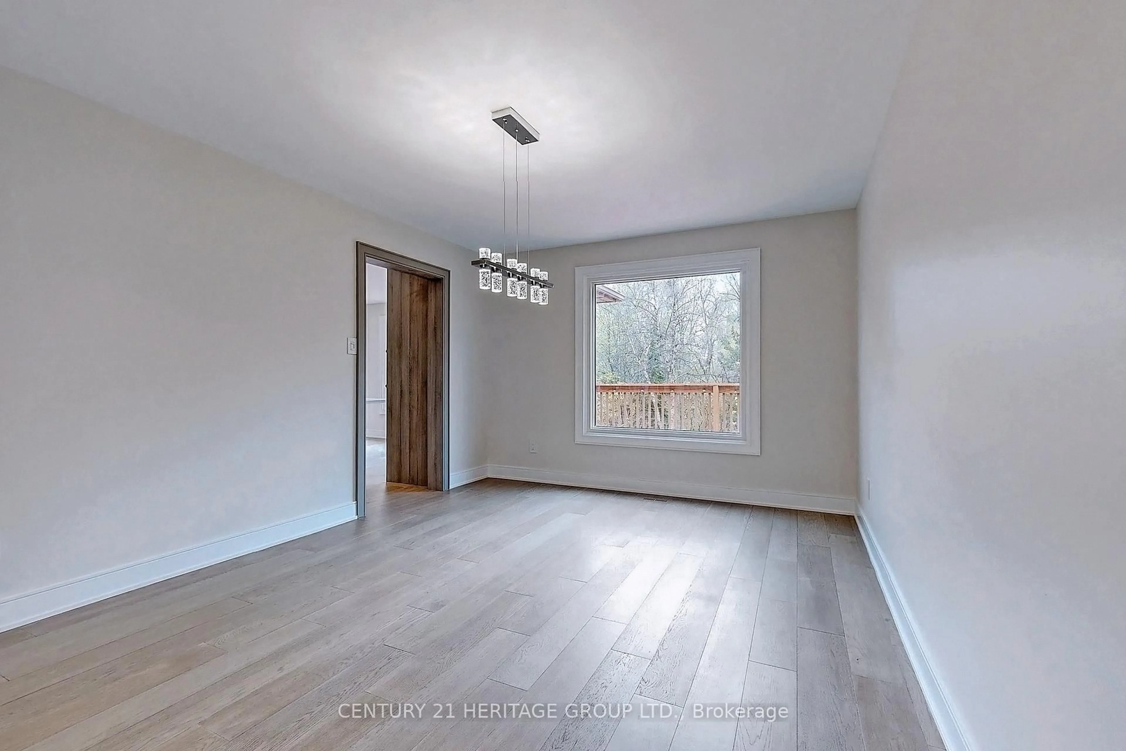 A pic of a room for 26 Castleridge Dr, Richmond Hill Ontario L4B 1N9
