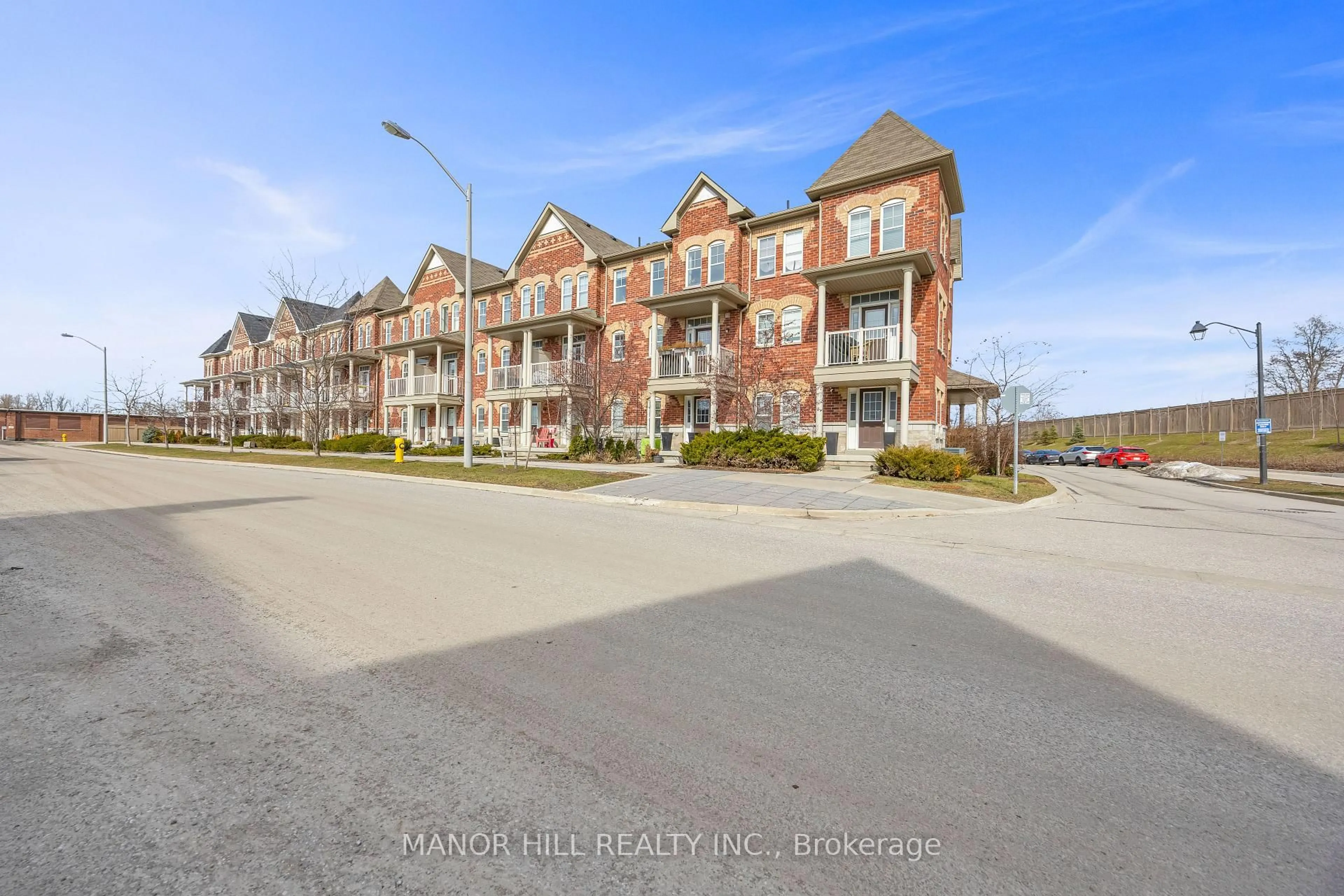 A pic from outside/outdoor area/front of a property/back of a property/a pic from drone, unknown for 10 Porter Ave #12, Vaughan Ontario L4L 0H1