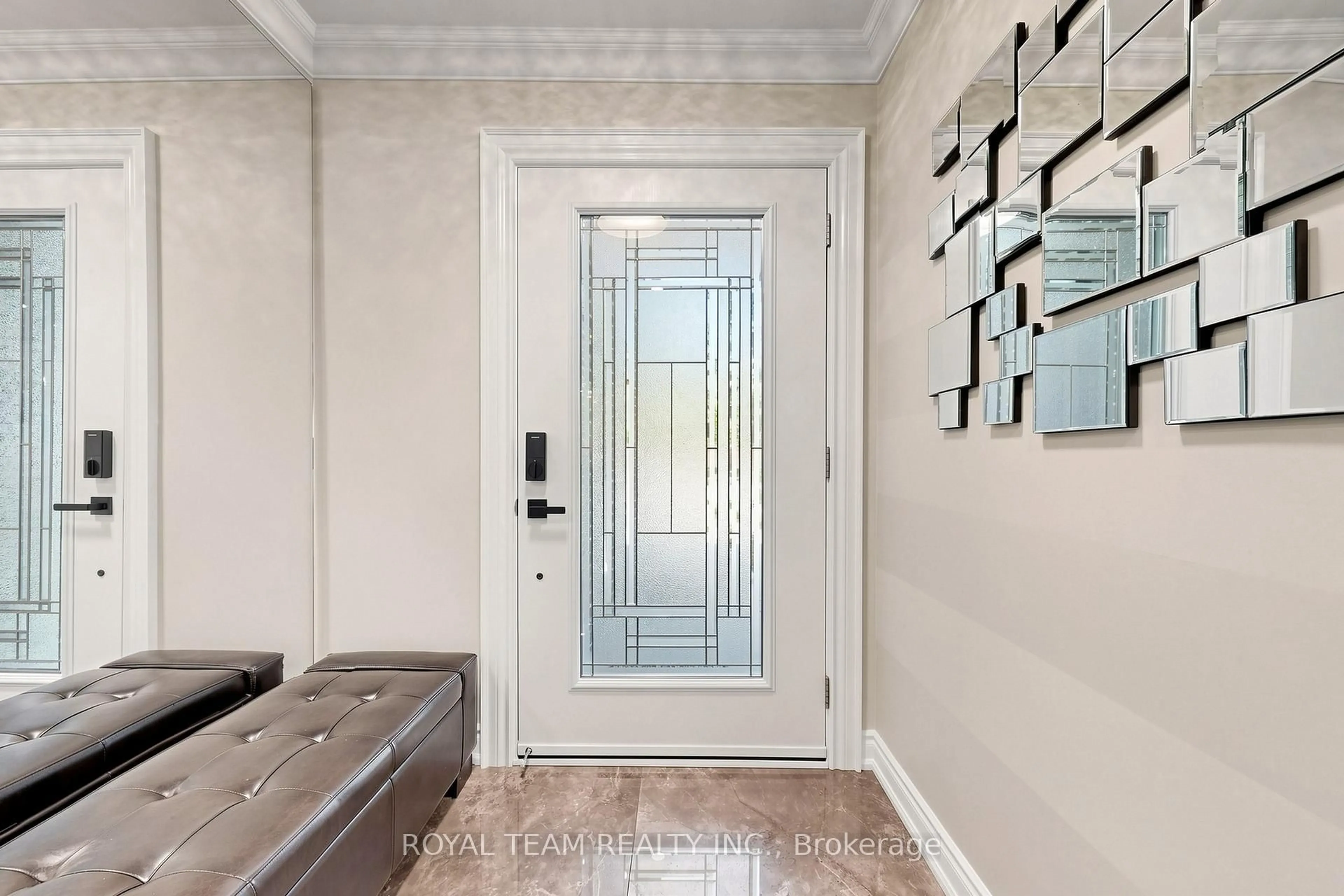Indoor entryway for 87 Mccallum Dr, Richmond Hill Ontario L4C 7T6