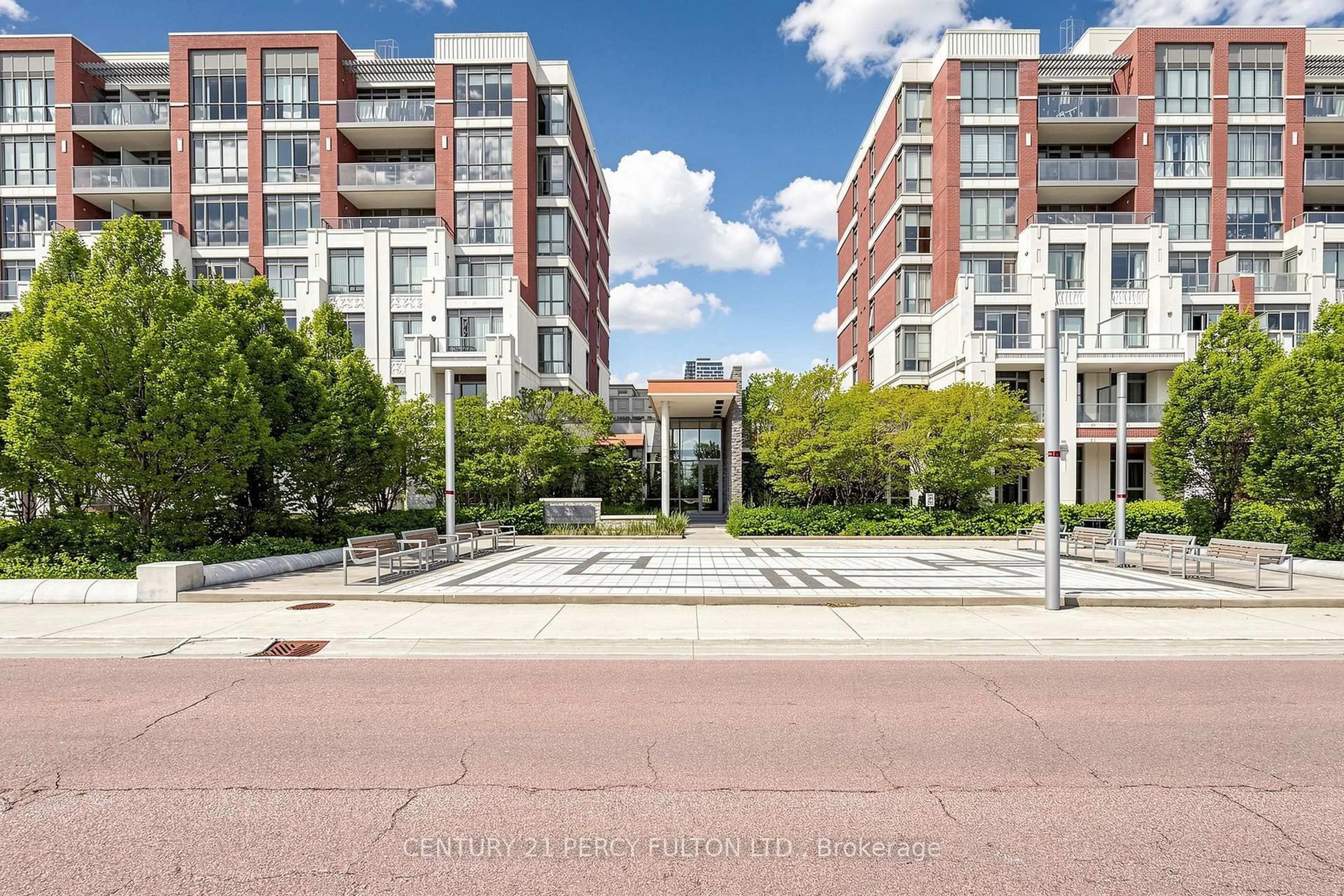 Patio, unknown for 57 Upper Duke Cres #102, Markham Ontario L6G 0B9