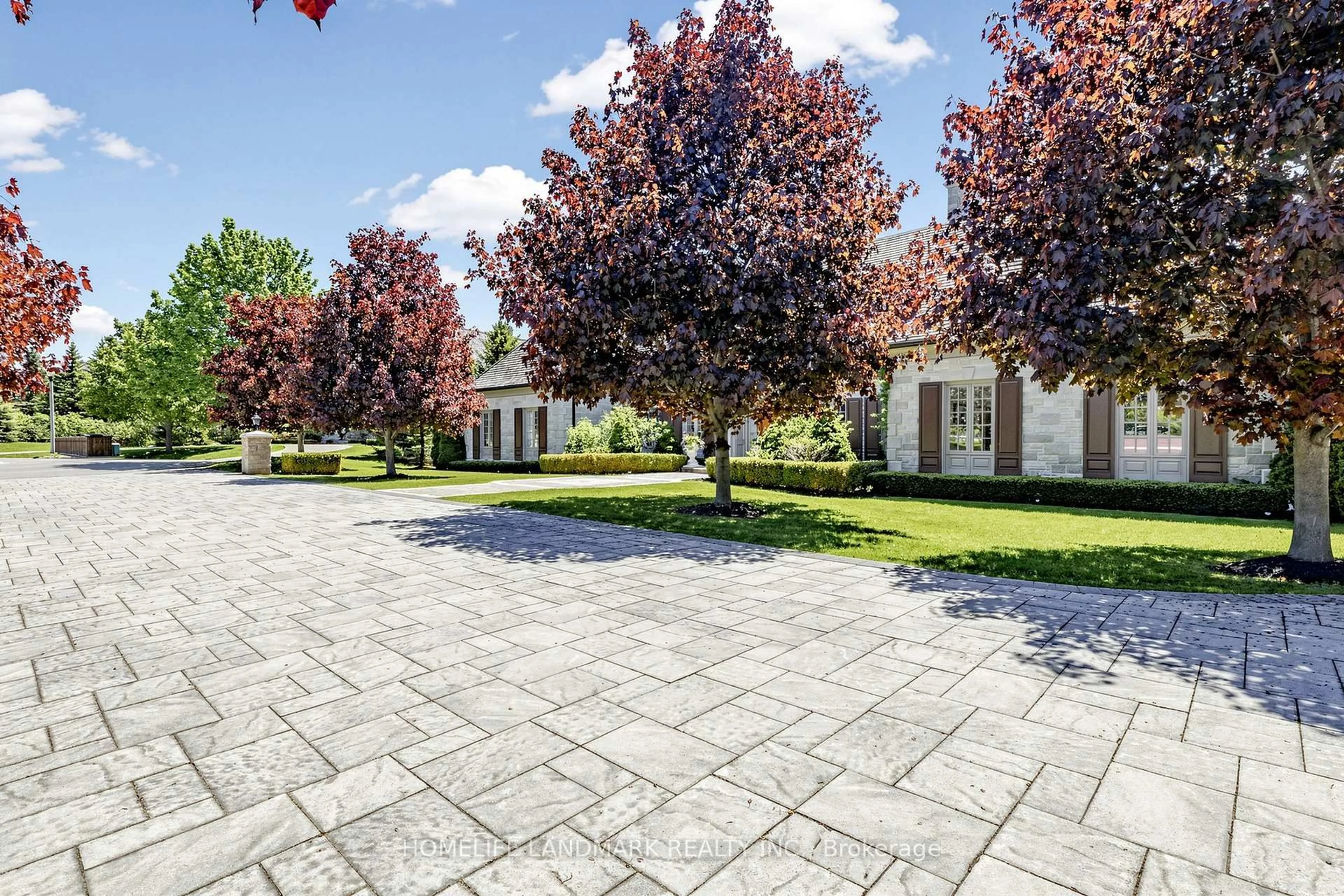 Patio, street for 19 Awesome Again Lane, Aurora Ontario L4G 7Y7