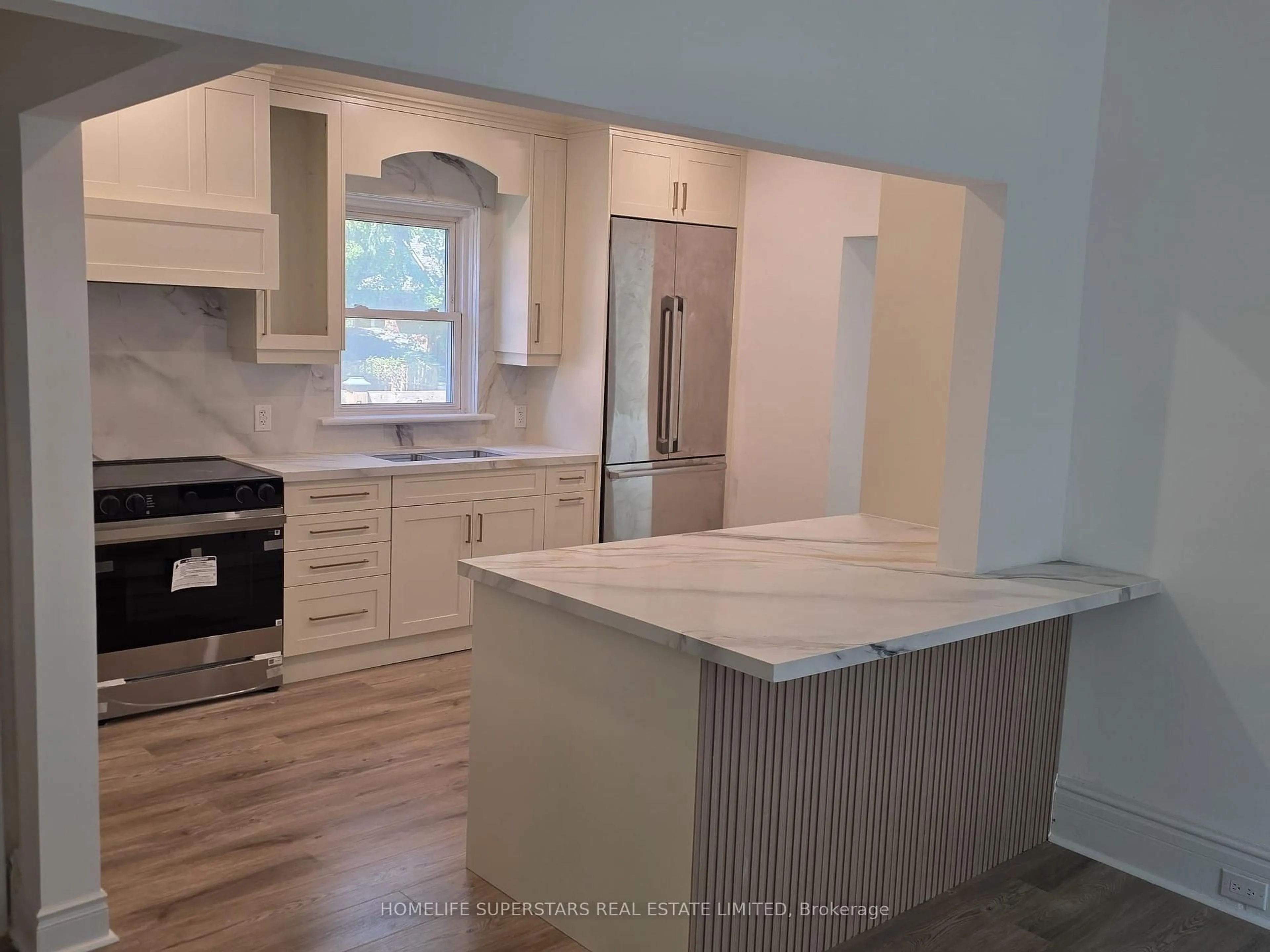 Open concept kitchen, unknown for 103 Arden Ave, Newmarket Ontario L3Y 4H7