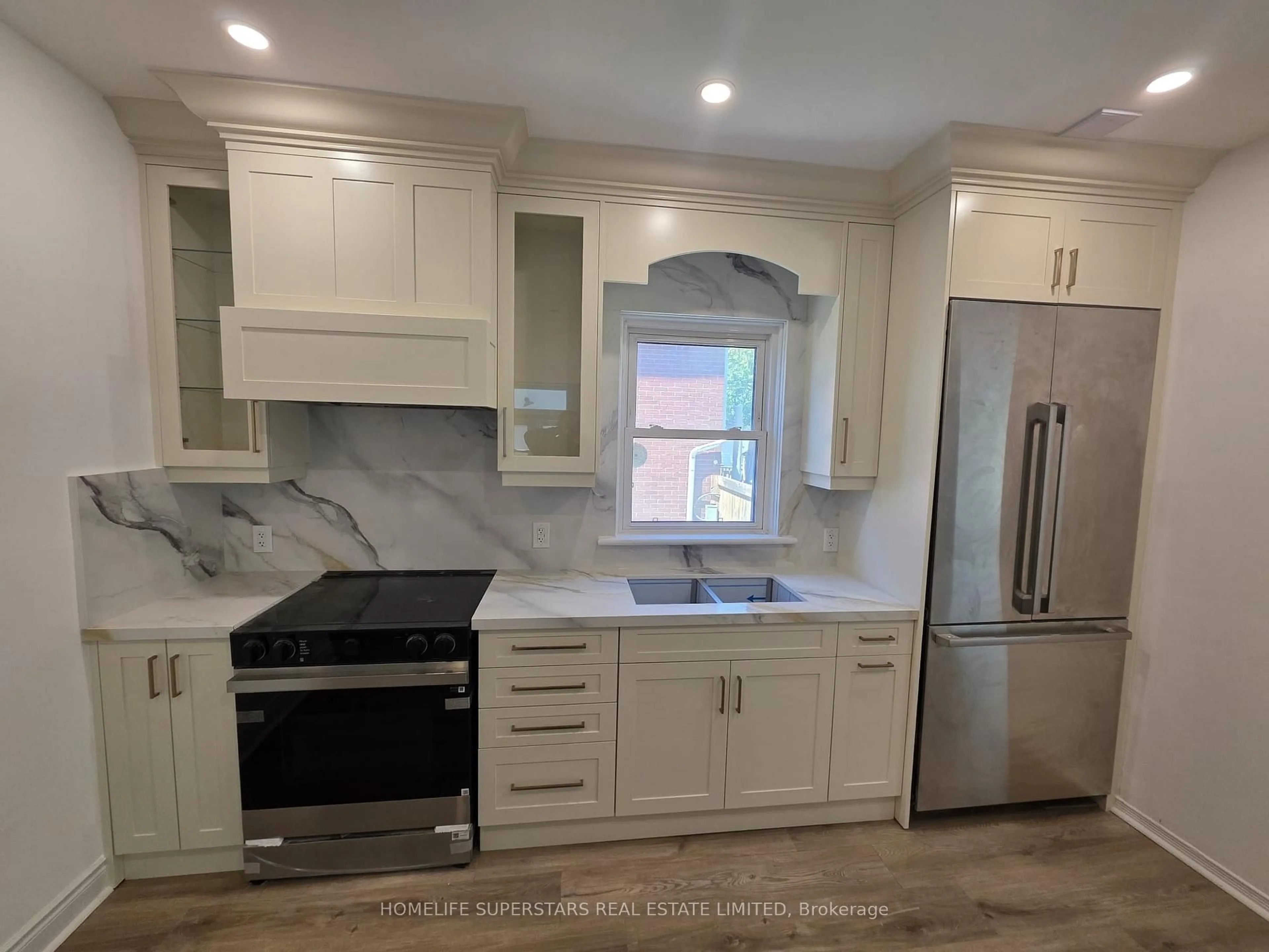 Open concept kitchen, ceramic/tile floor for 103 Arden Ave, Newmarket Ontario L3Y 4H7