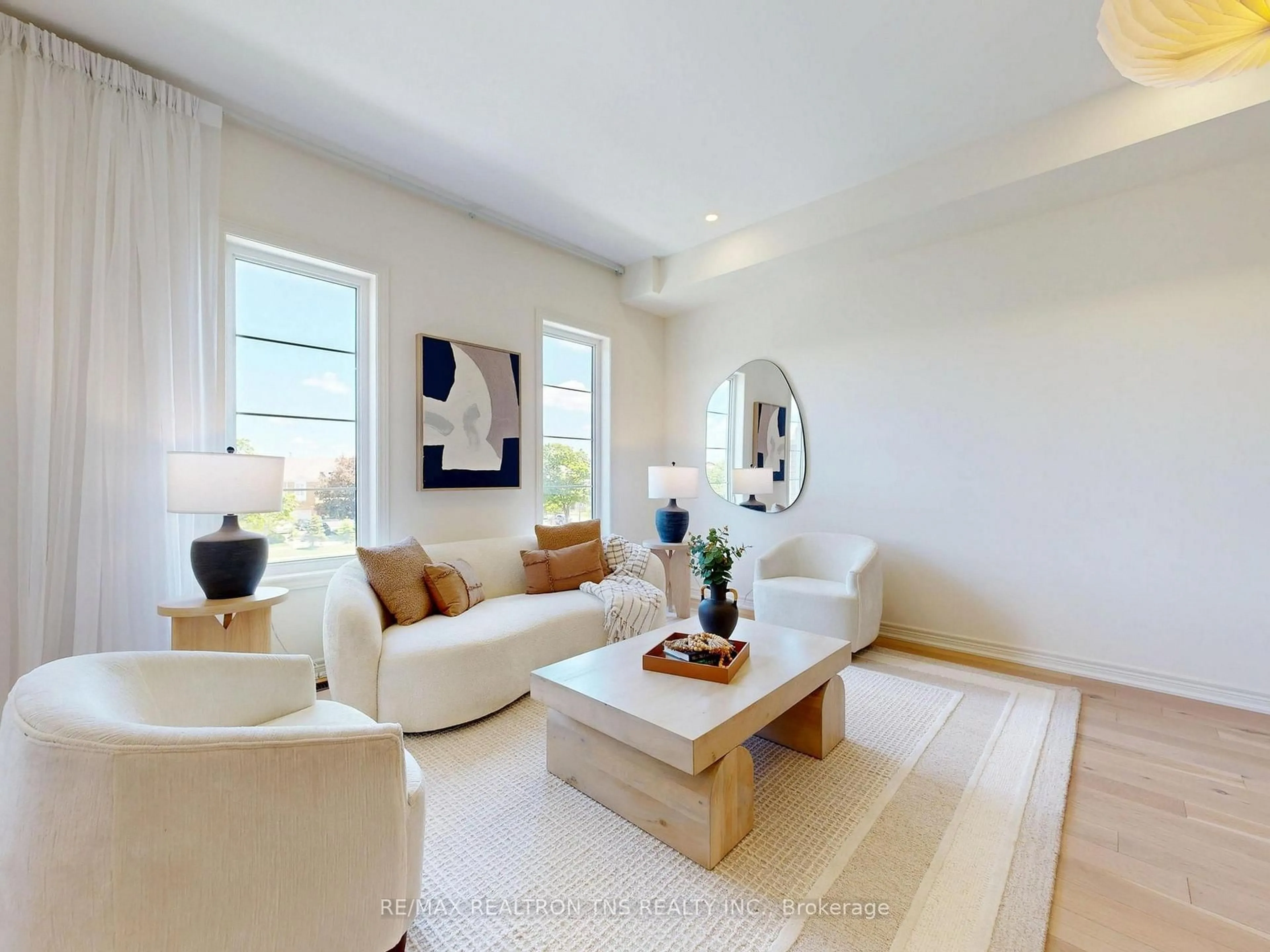 Living room with furniture, unknown for 9442 Bayview Ave, Richmond Hill Ontario L4C 5G9