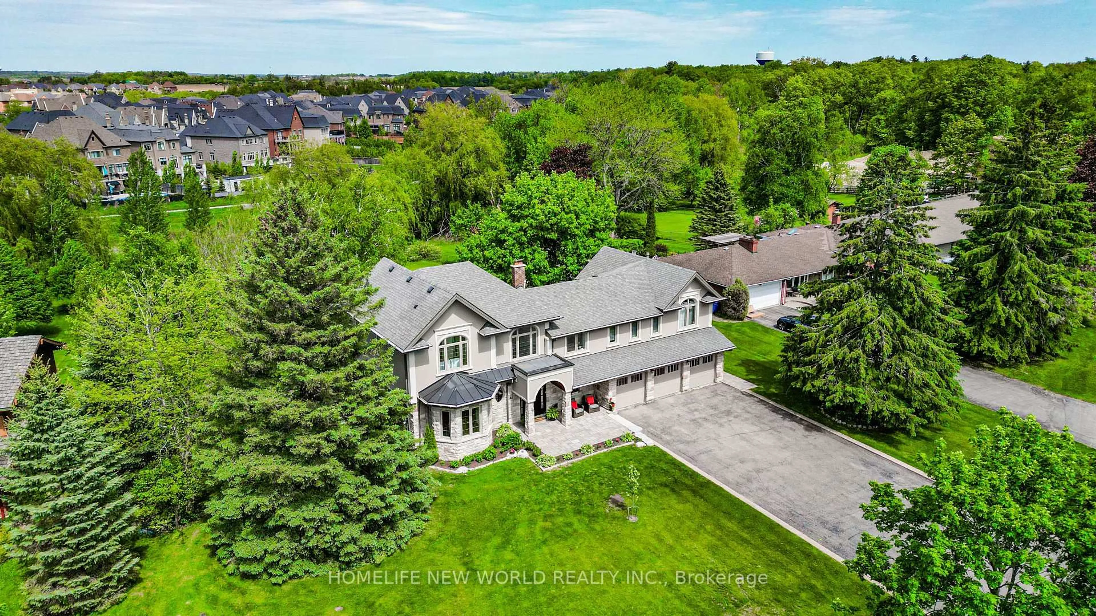 A pic from outside/outdoor area/front of a property/back of a property/a pic from drone, street for 3 Burton Grve, King Ontario L7B 1C6