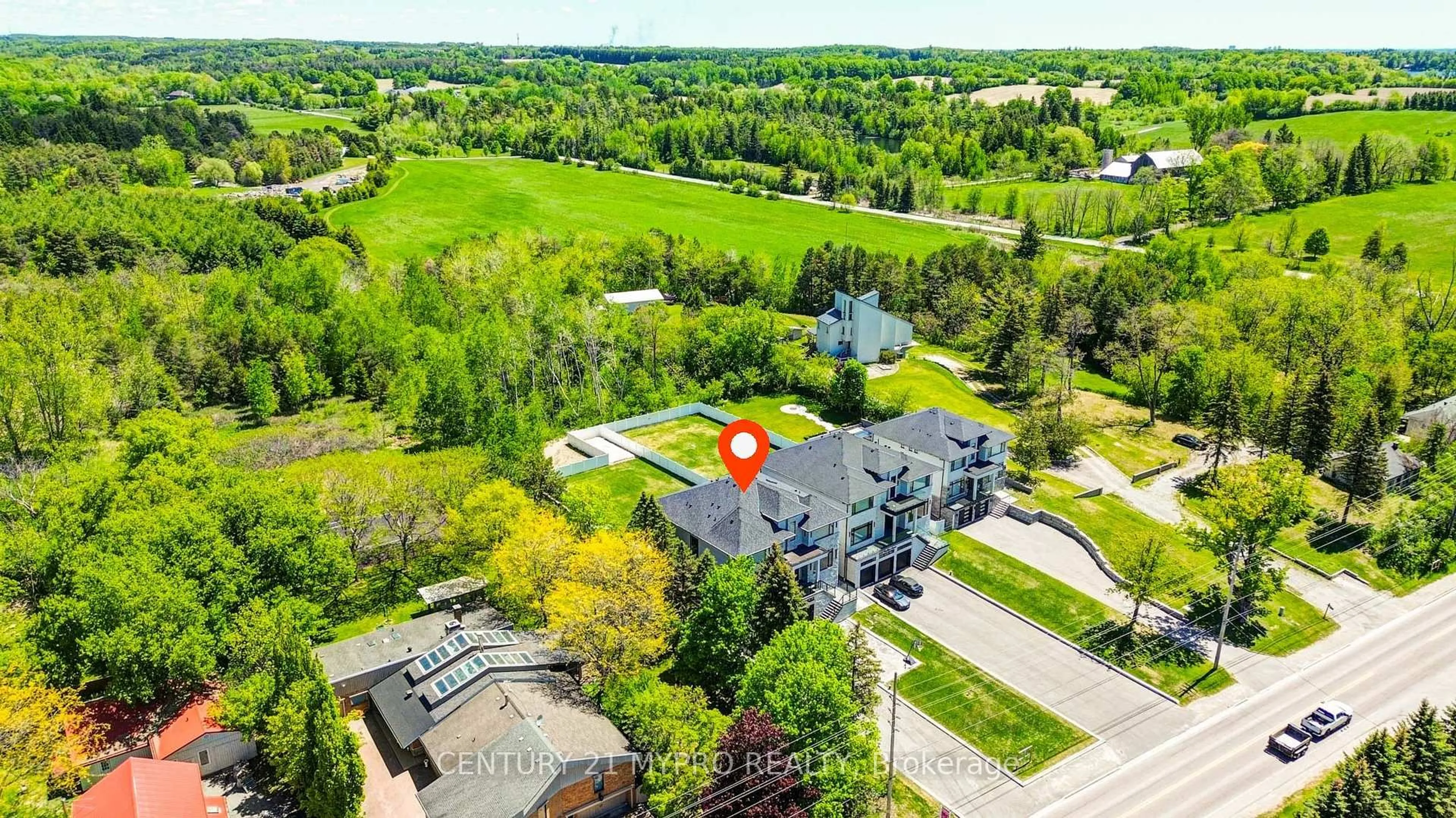 A pic from outside/outdoor area/front of a property/back of a property/a pic from drone, unknown for 14597 Woodbine Ave, Whitchurch-Stouffville Ontario L4A 2E2