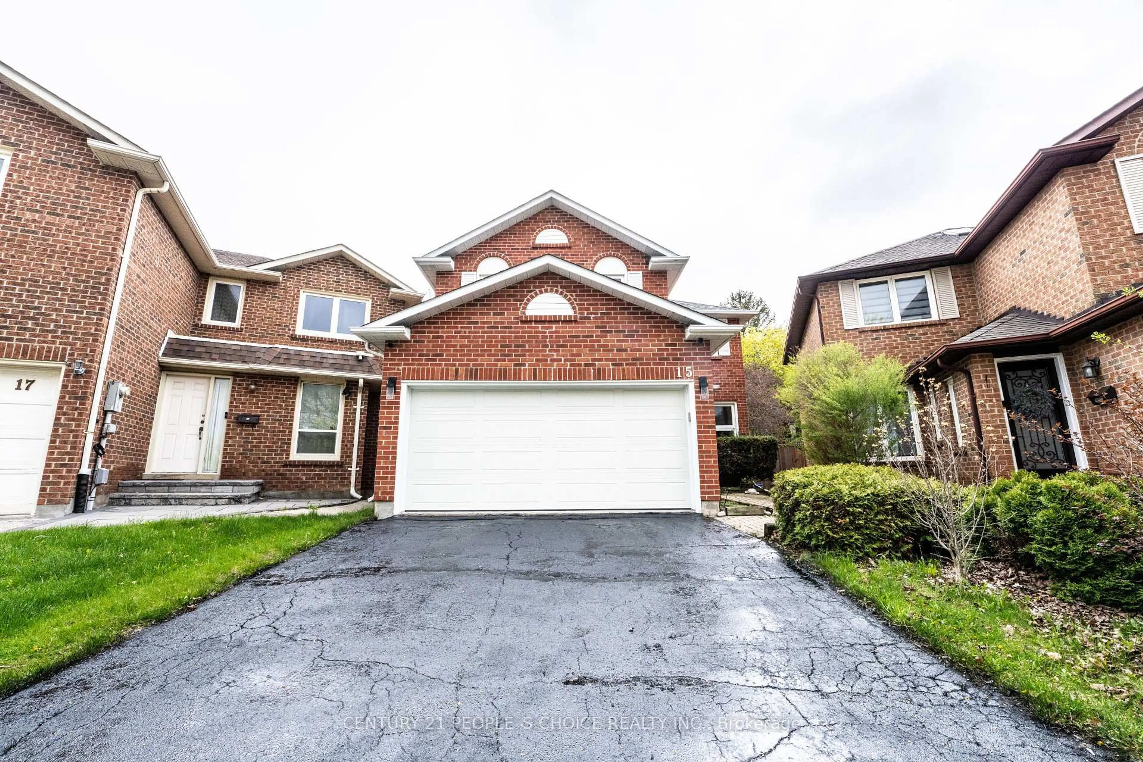 Home with brick exterior material, street for 15 Kilbarry Crt, Richmond Hill Ontario L4C 6M8