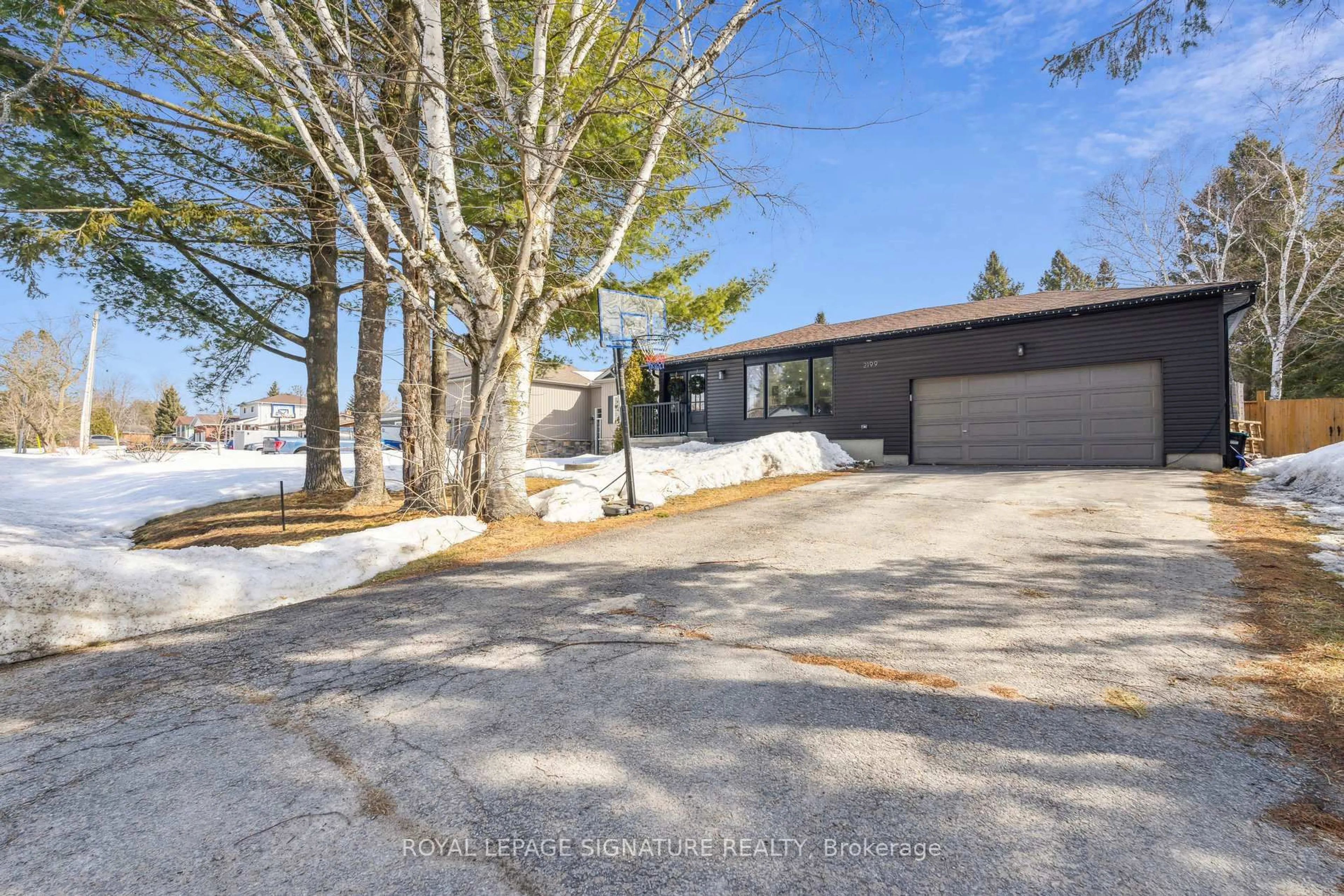 Unknown for 2199 Richard St, Innisfil Ontario L9S 2C4