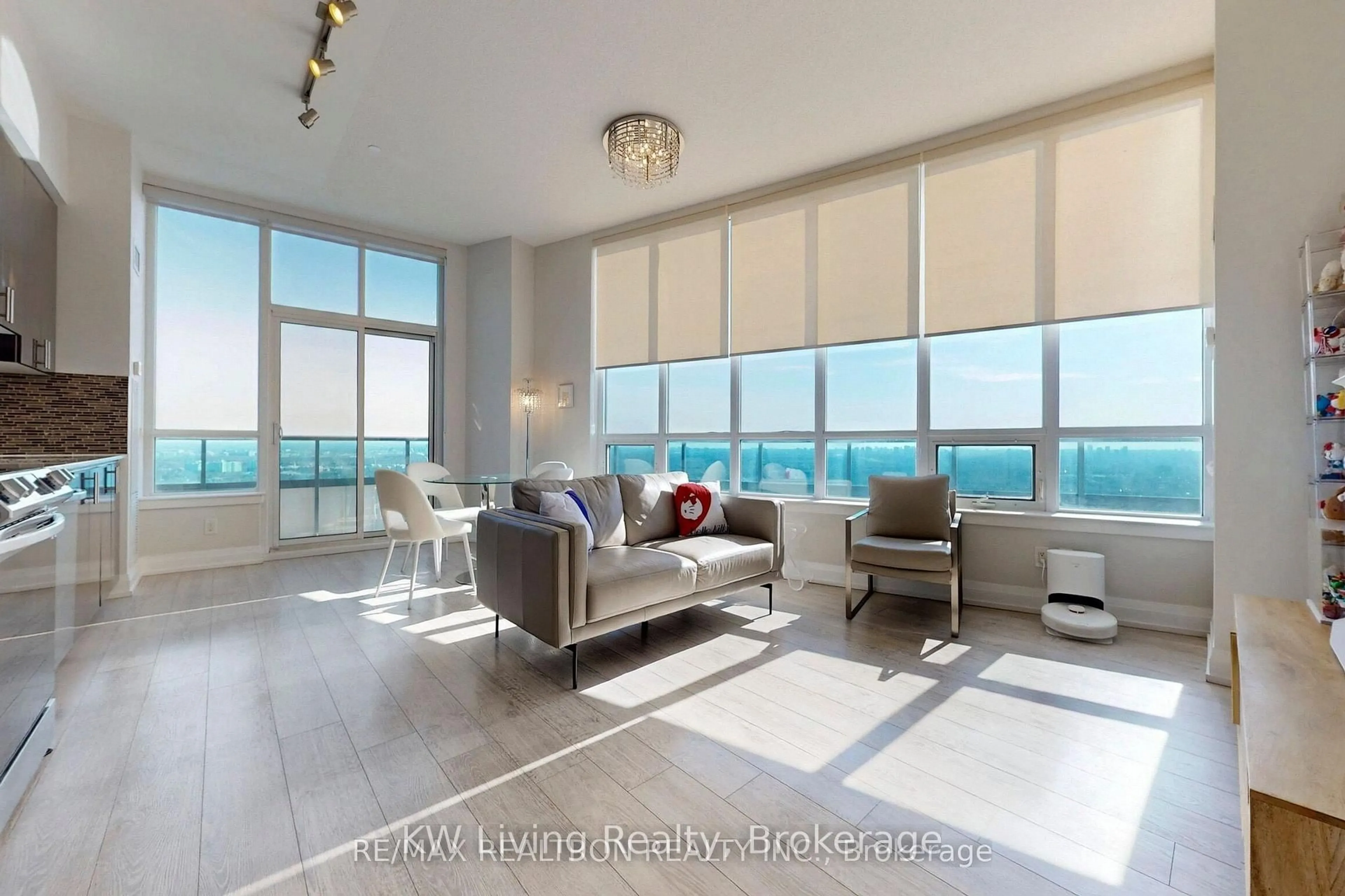 Living room with furniture, unknown for 7161 Yonge St #PH15, Markham Ontario L3T 0C8