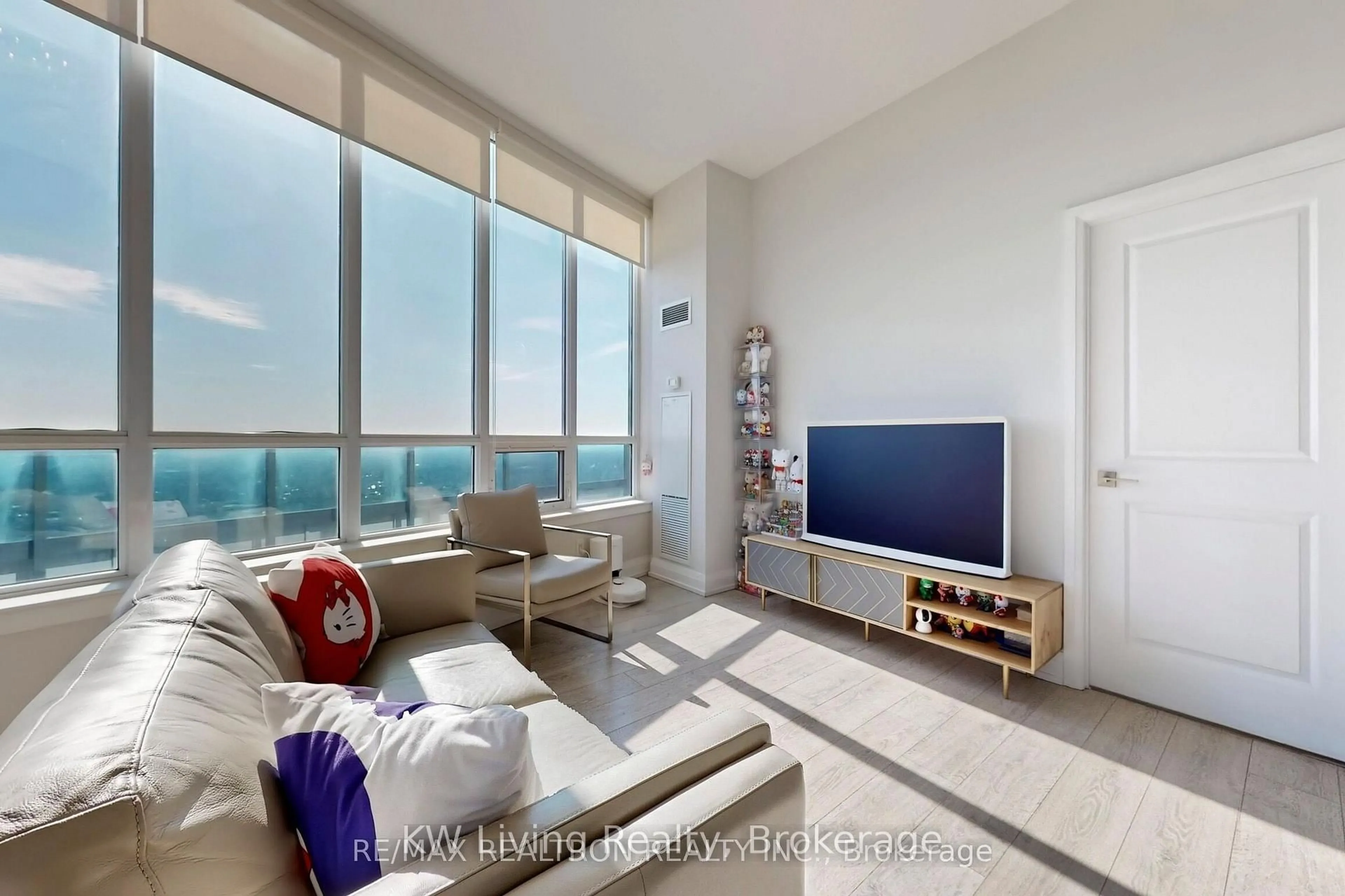 Living room with furniture, unknown for 7161 Yonge St #PH15, Markham Ontario L3T 0C8
