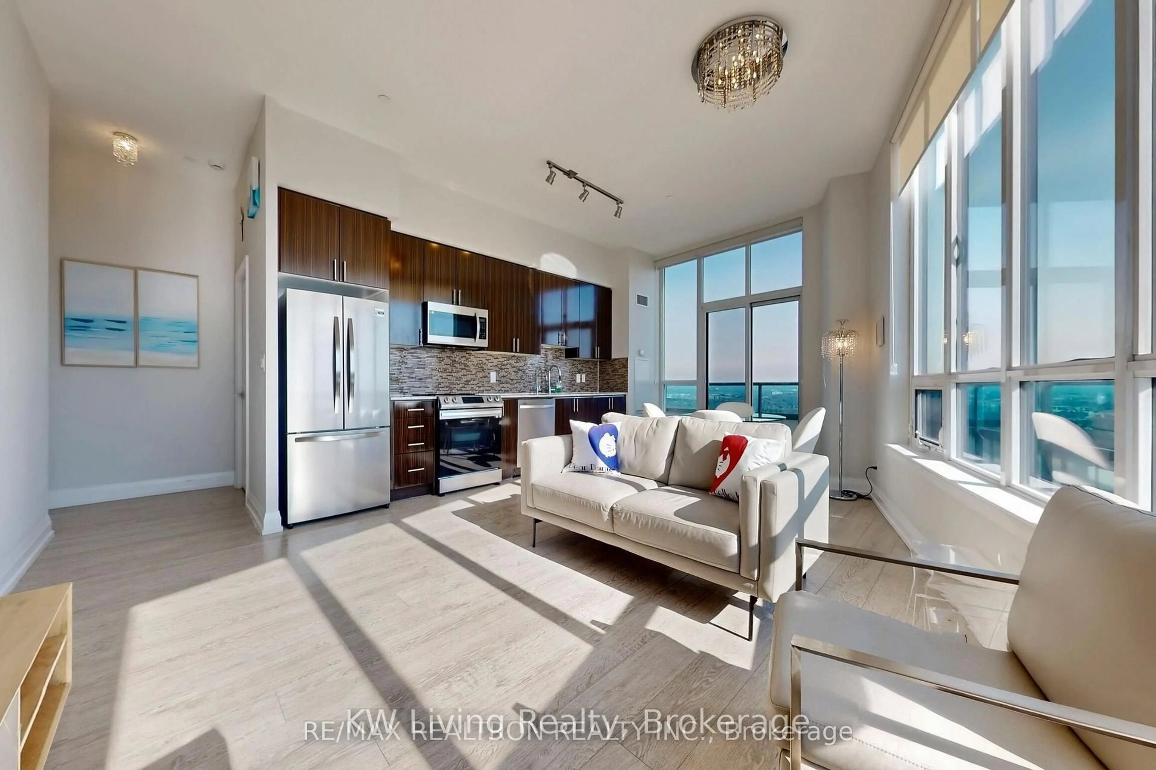 Open concept kitchen, ceramic/tile floor for 7161 Yonge St #PH15, Markham Ontario L3T 0C8