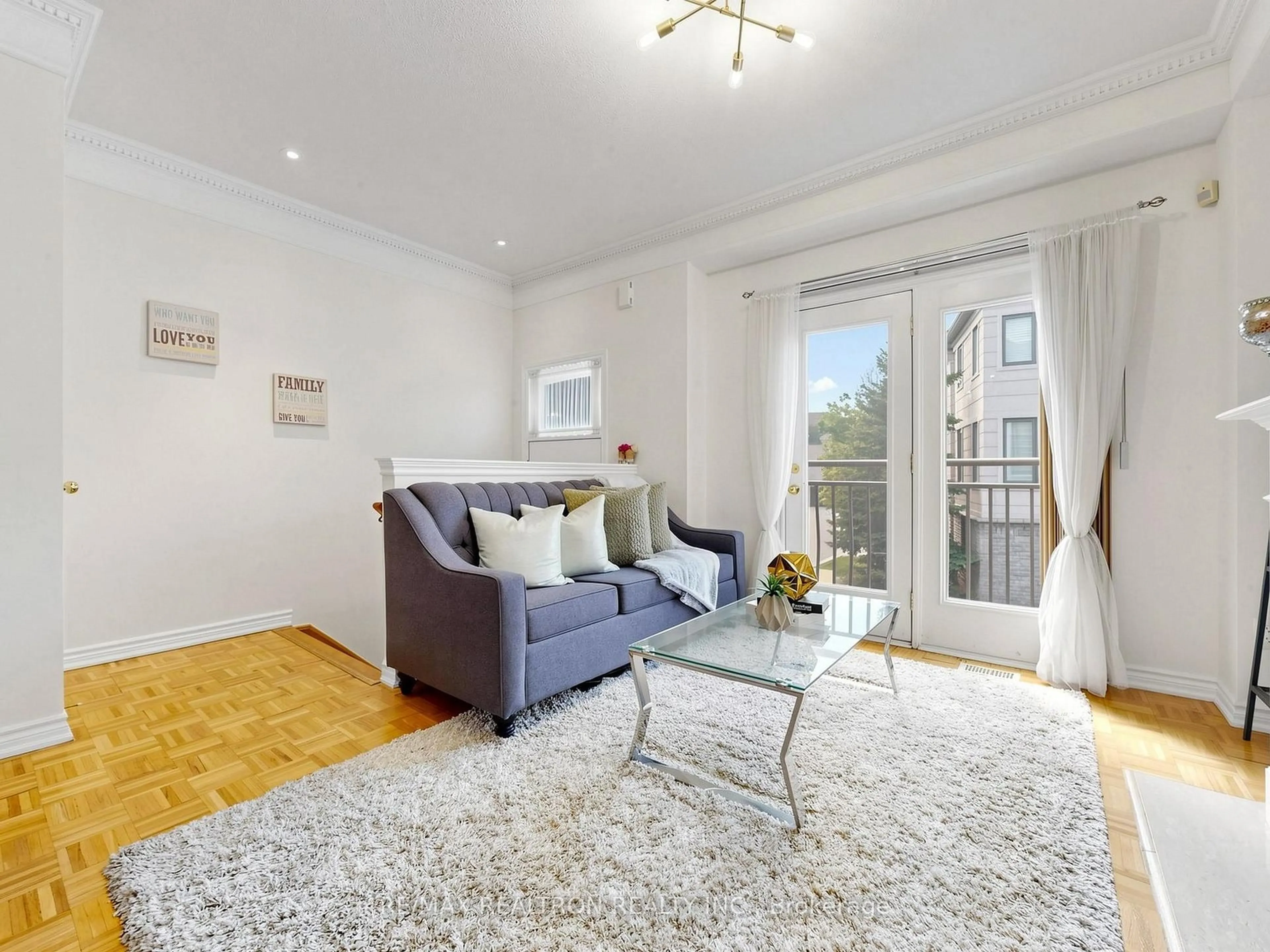 Living room with furniture, unknown for 9133 Bayview Ave #12, Richmond Hill Ontario L4B 4C5
