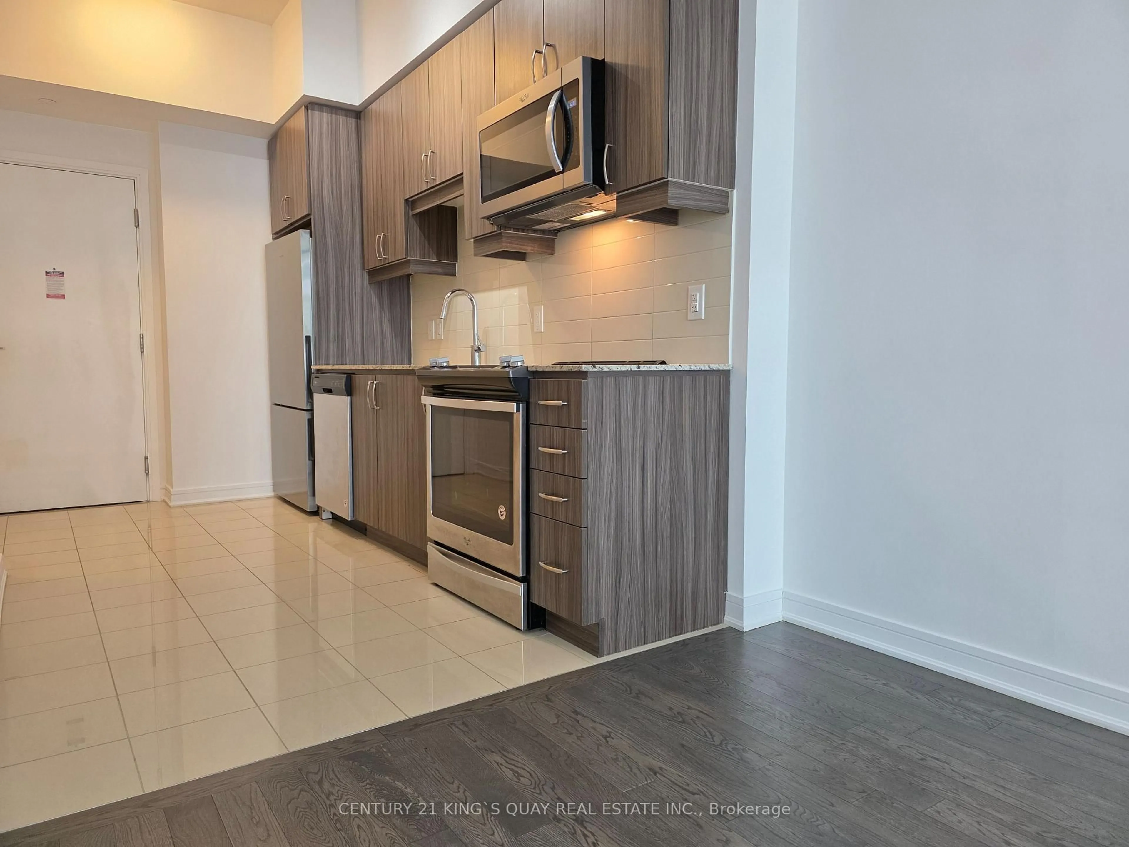Standard kitchen, ceramic/tile floor for 9199 Yonge St #SE811, Richmond Hill Ontario L4C 1H7