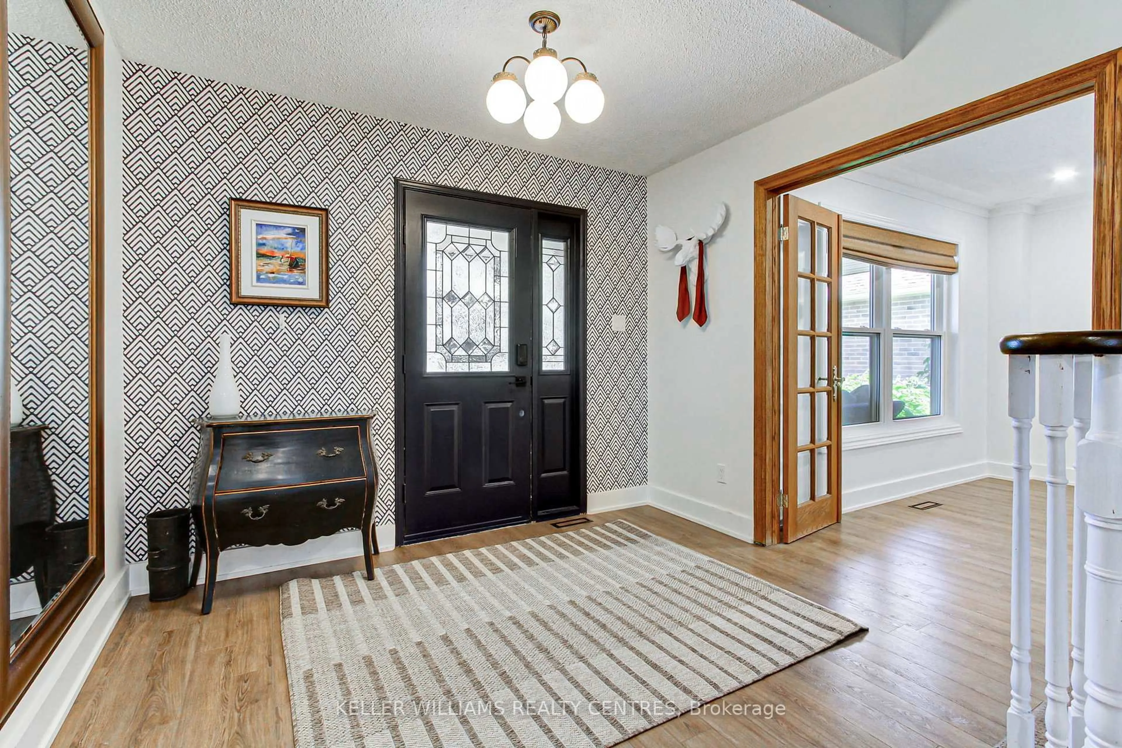 Indoor entryway for 204 Crossland Gate, Newmarket Ontario L3X 1A8