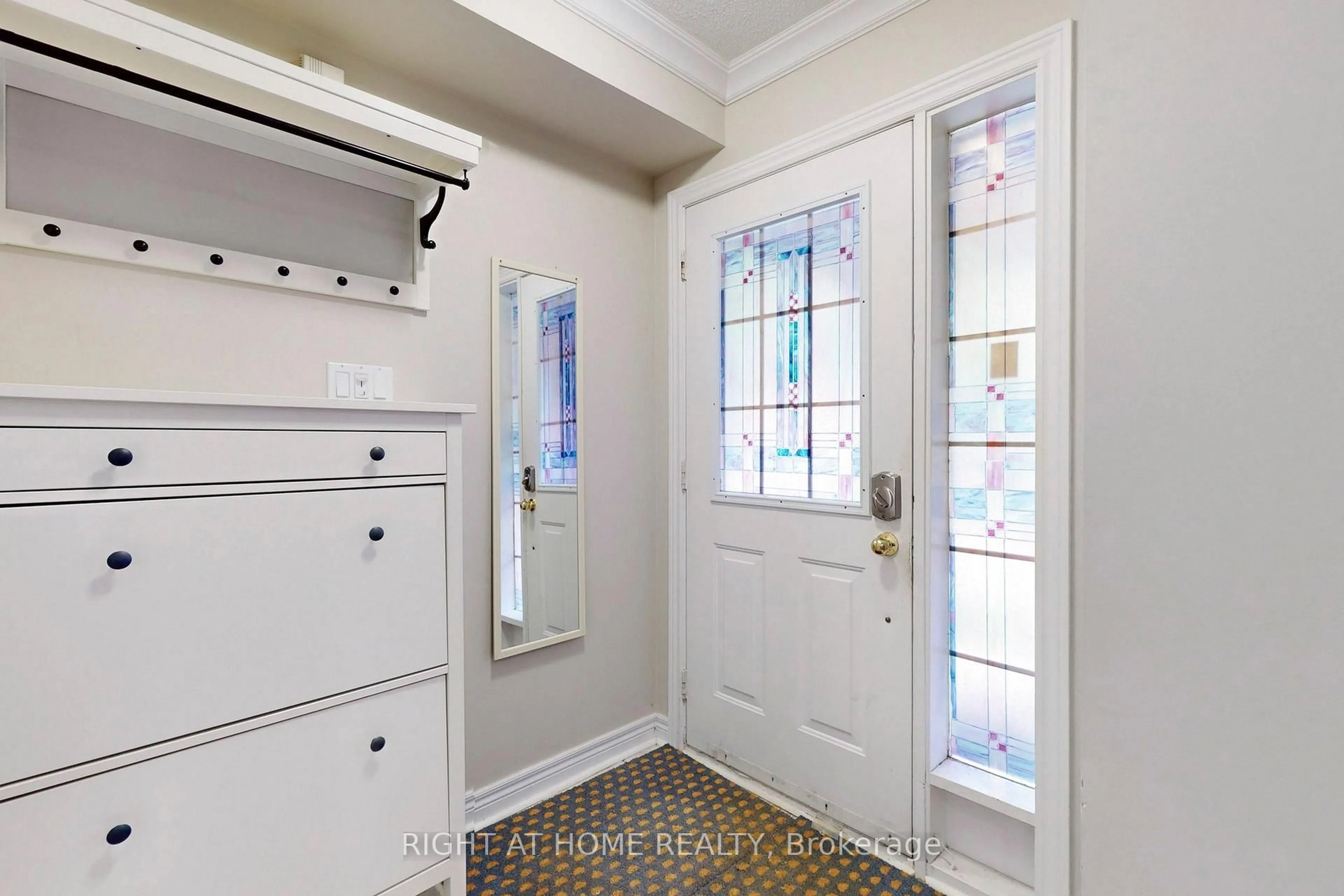 Indoor entryway for 204 Everett St, Markham Ontario L6E 1H2