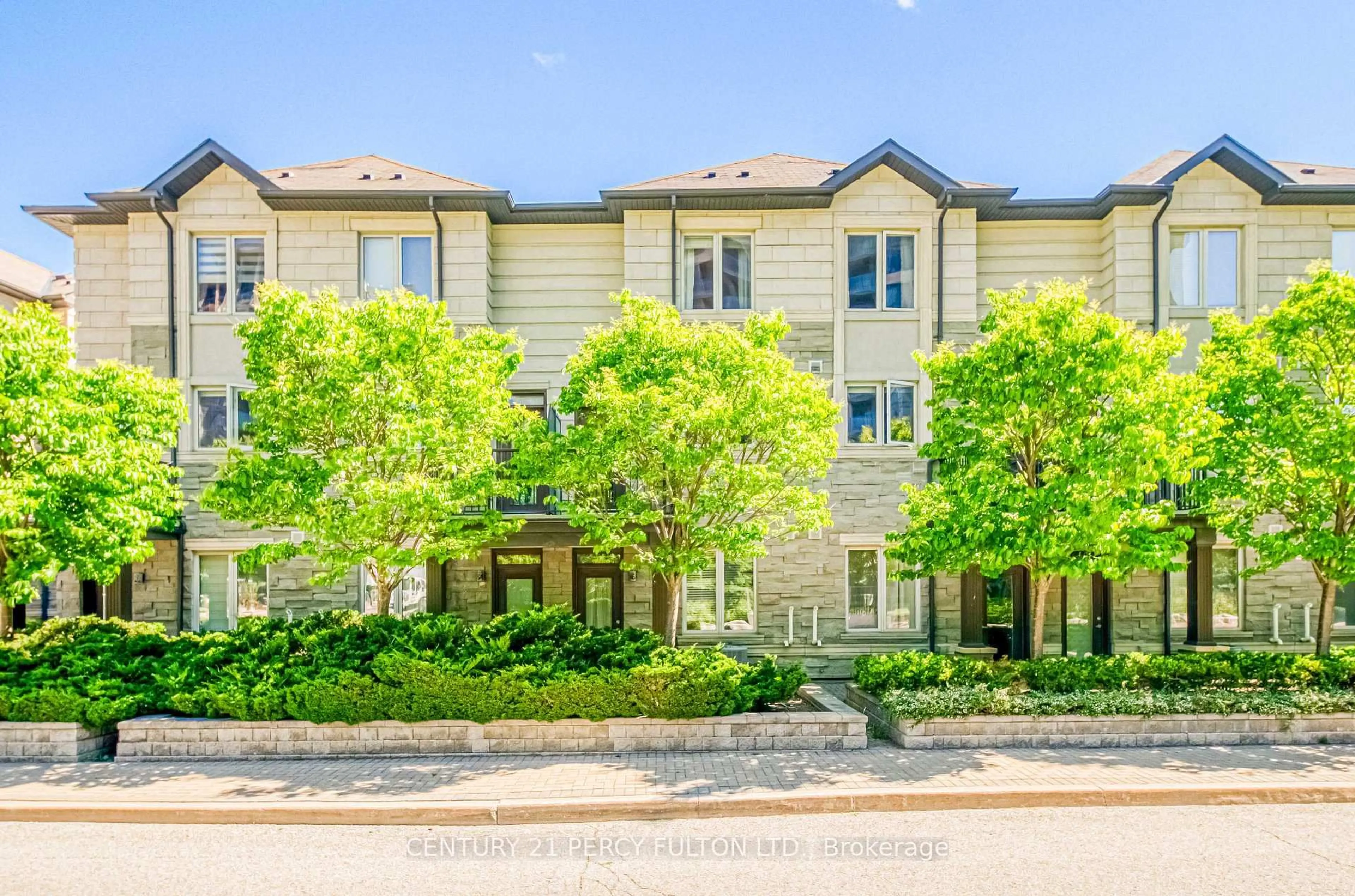 A pic from outside/outdoor area/front of a property/back of a property/a pic from drone, street for 259 South Park Rd #21, Markham Ontario L3T 0B6