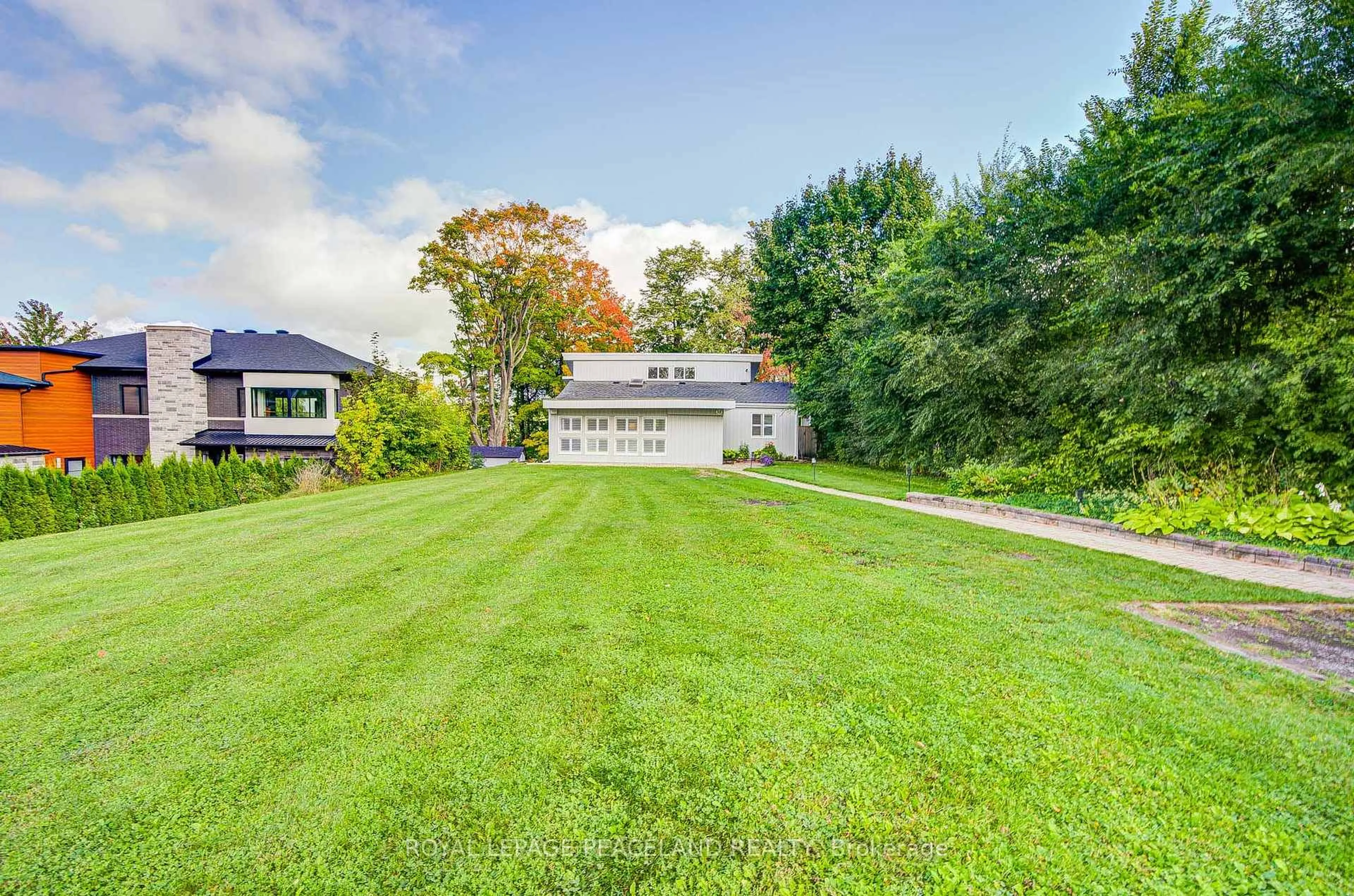 A pic from outside/outdoor area/front of a property/back of a property/a pic from drone, water/lake/river/ocean view for 38 Lakeview Ave, Whitchurch-Stouffville Ontario L4A 2H1