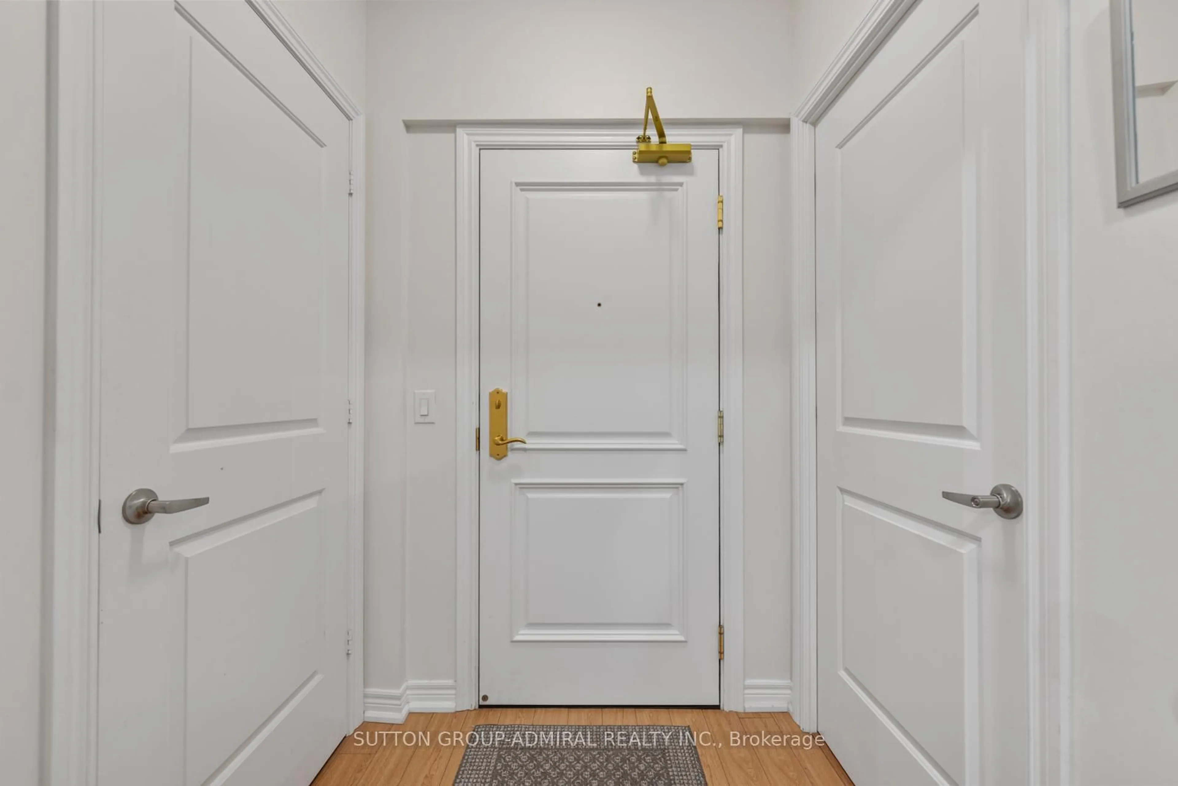 Indoor foyer for 9255 Jane St #215, Vaughan Ontario L6A 0K1