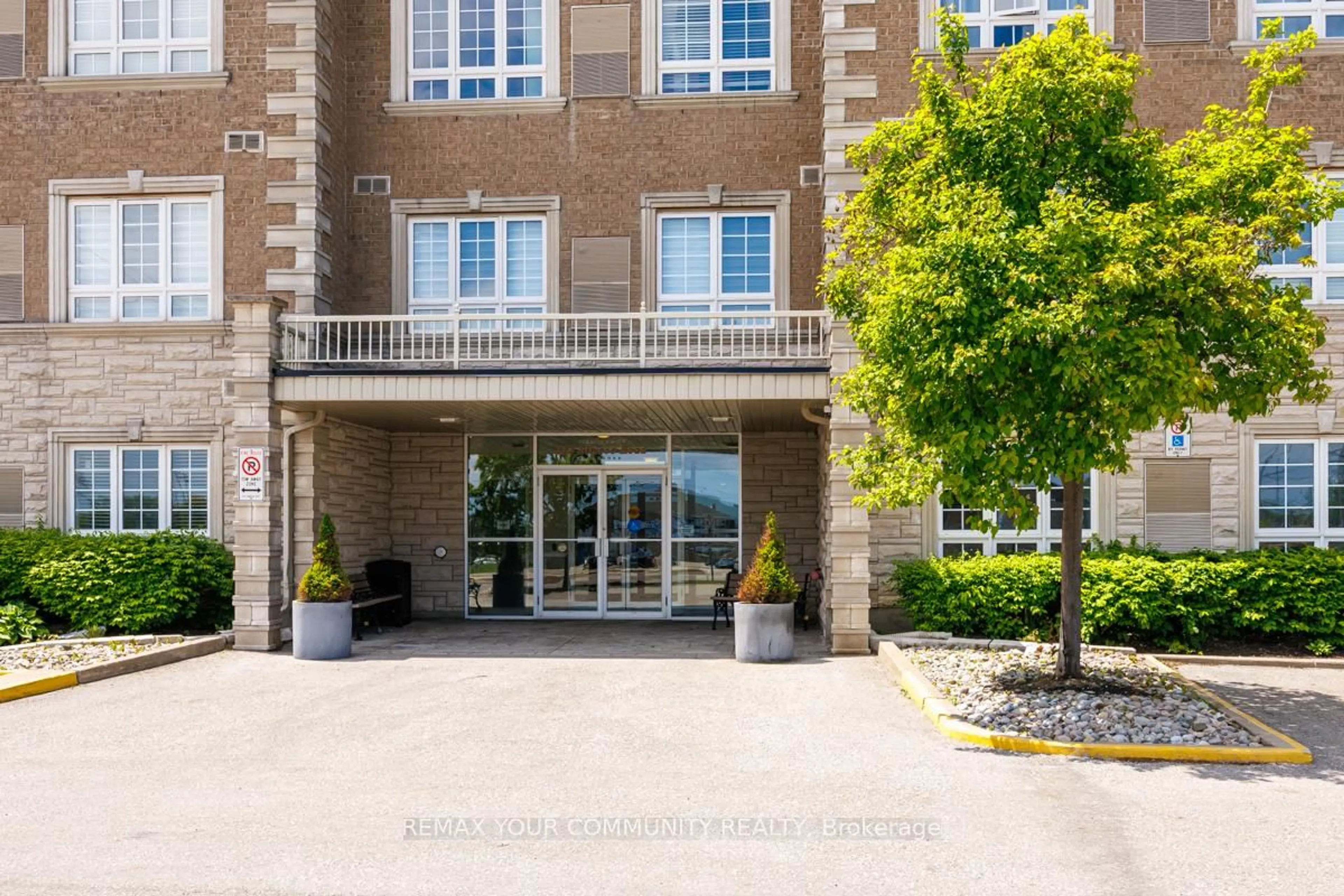 Indoor foyer for 112 Simcoe Rd #206, Bradford West Gwillimbury Ontario L3Z 1Y2