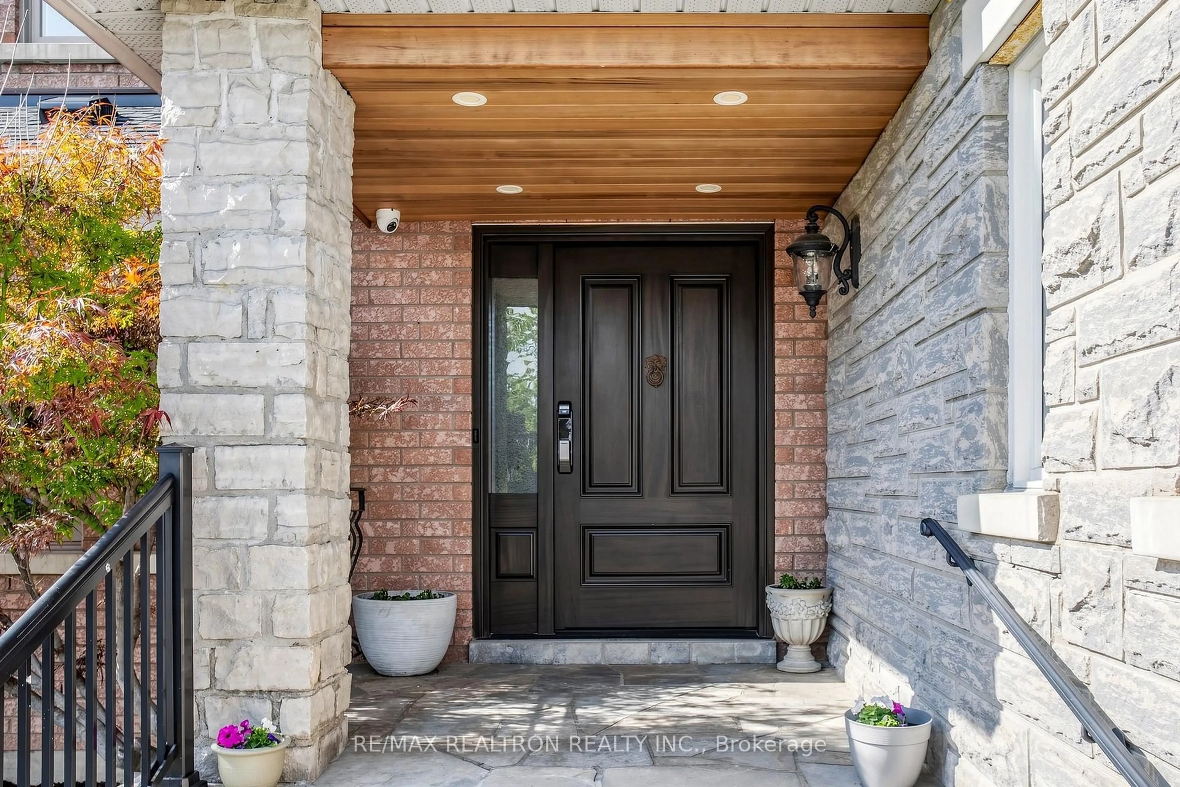 Indoor entryway for 24 Drummond Dr, Vaughan Ontario L6A 2M5