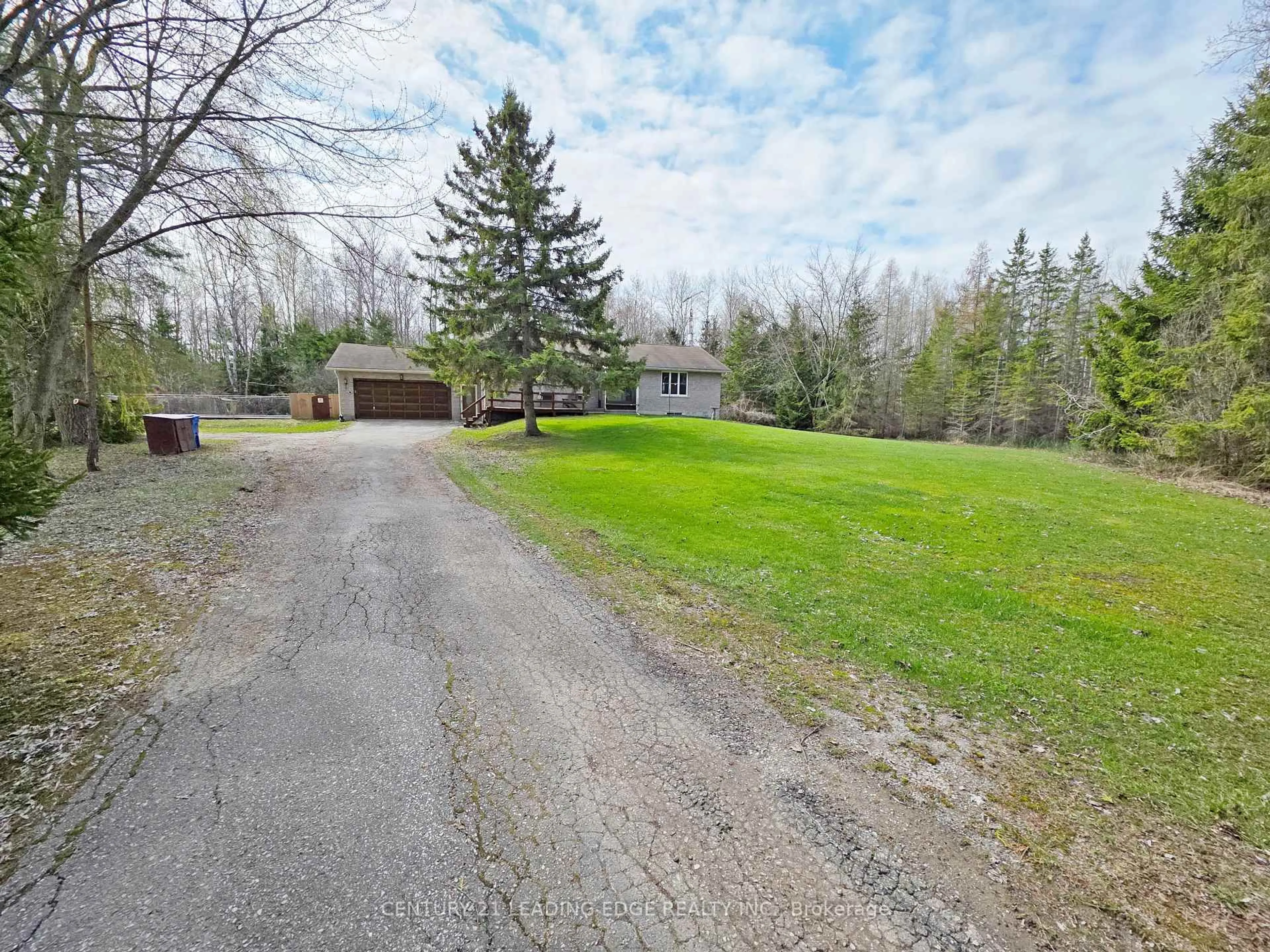 A pic from outside/outdoor area/front of a property/back of a property/a pic from drone, unknown for 3525 Pollock Rd, Georgina Ontario L4P 0P6