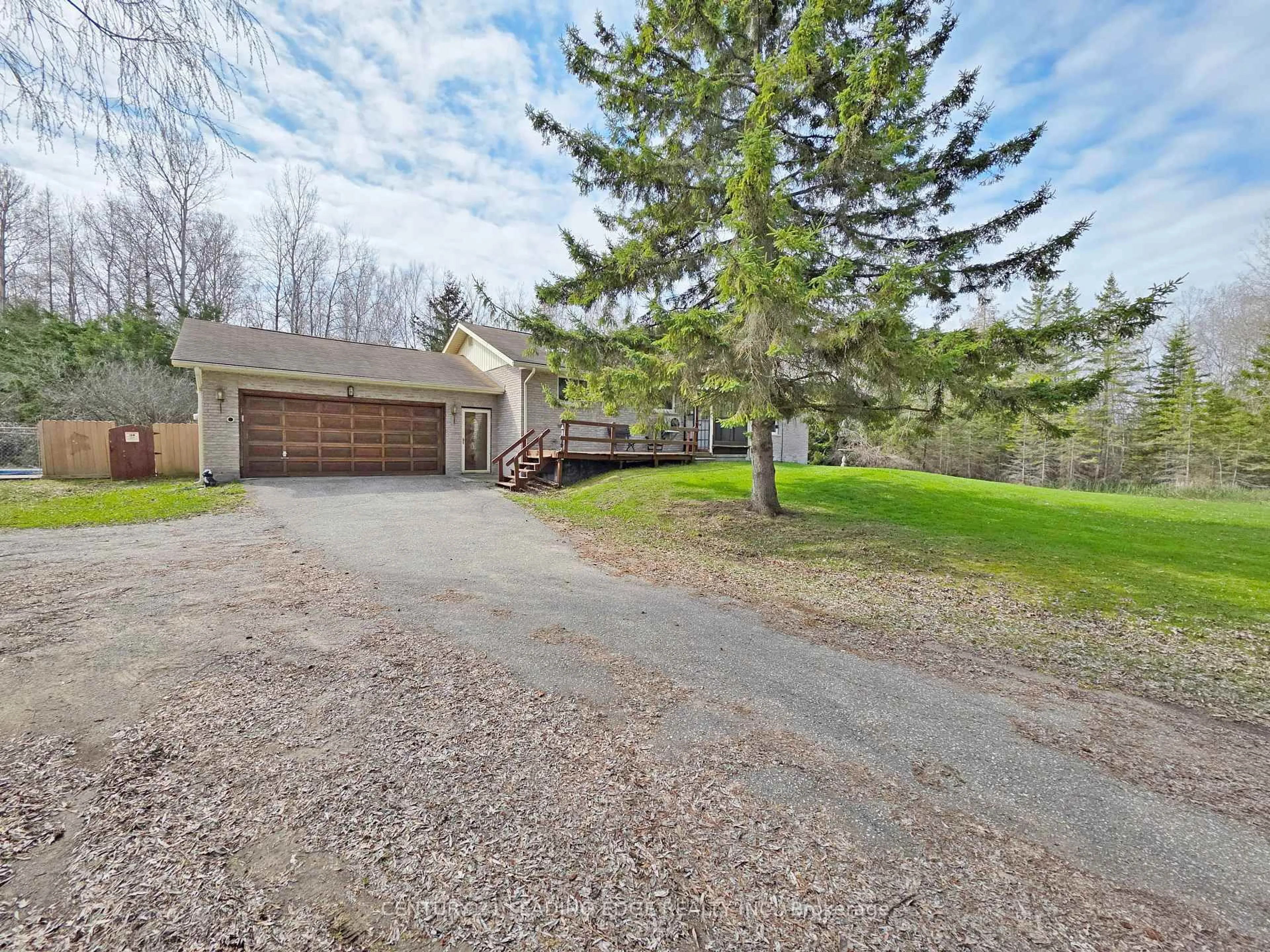 A pic from outside/outdoor area/front of a property/back of a property/a pic from drone, street for 3525 Pollock Rd, Georgina Ontario L4P 0P6