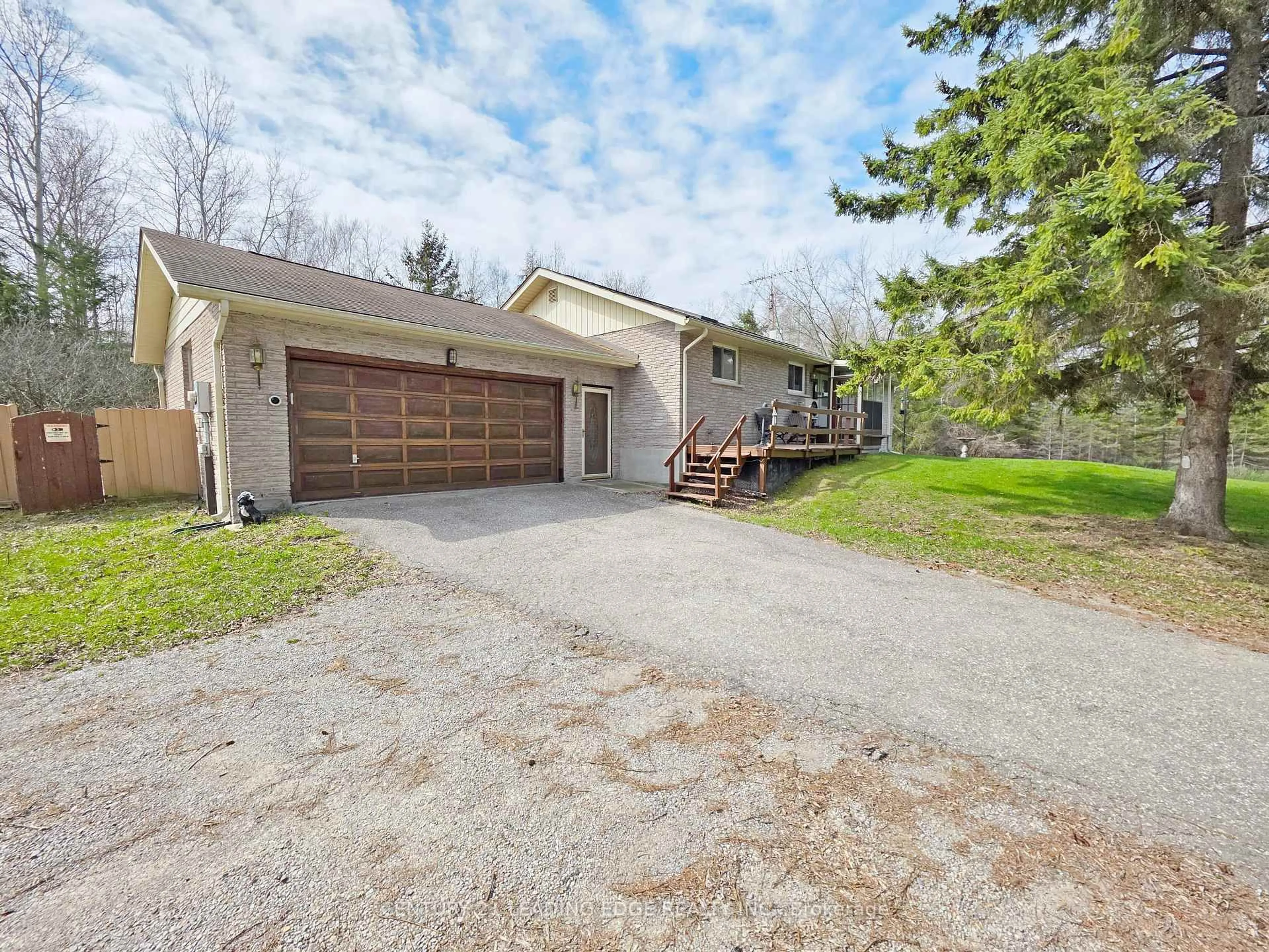 A pic from outside/outdoor area/front of a property/back of a property/a pic from drone, street for 3525 Pollock Rd, Georgina Ontario L4P 0P6