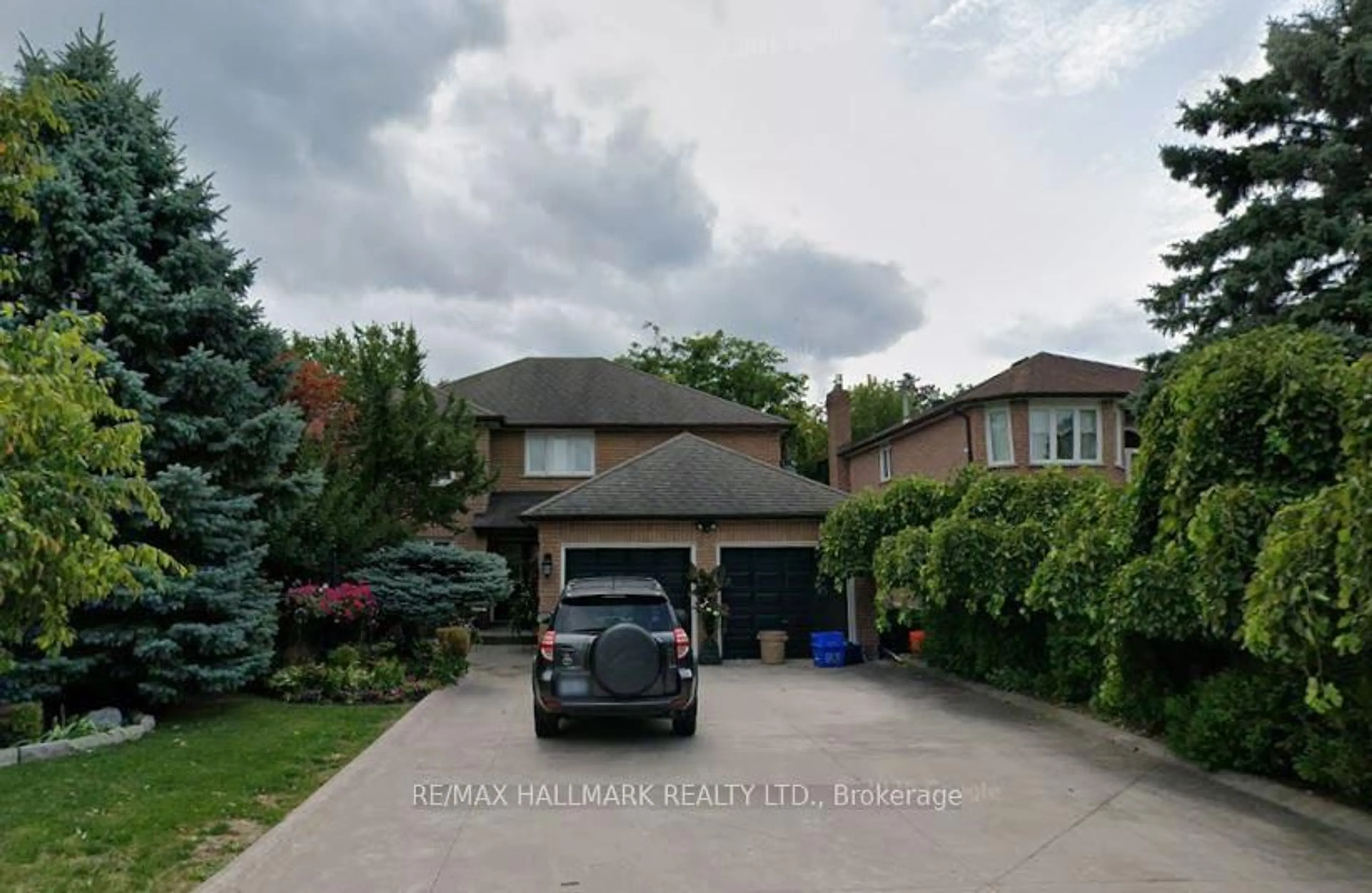 A pic from outside/outdoor area/front of a property/back of a property/a pic from drone, street for 77 Cooperage Cres, Richmond Hill Ontario L4C 9M2