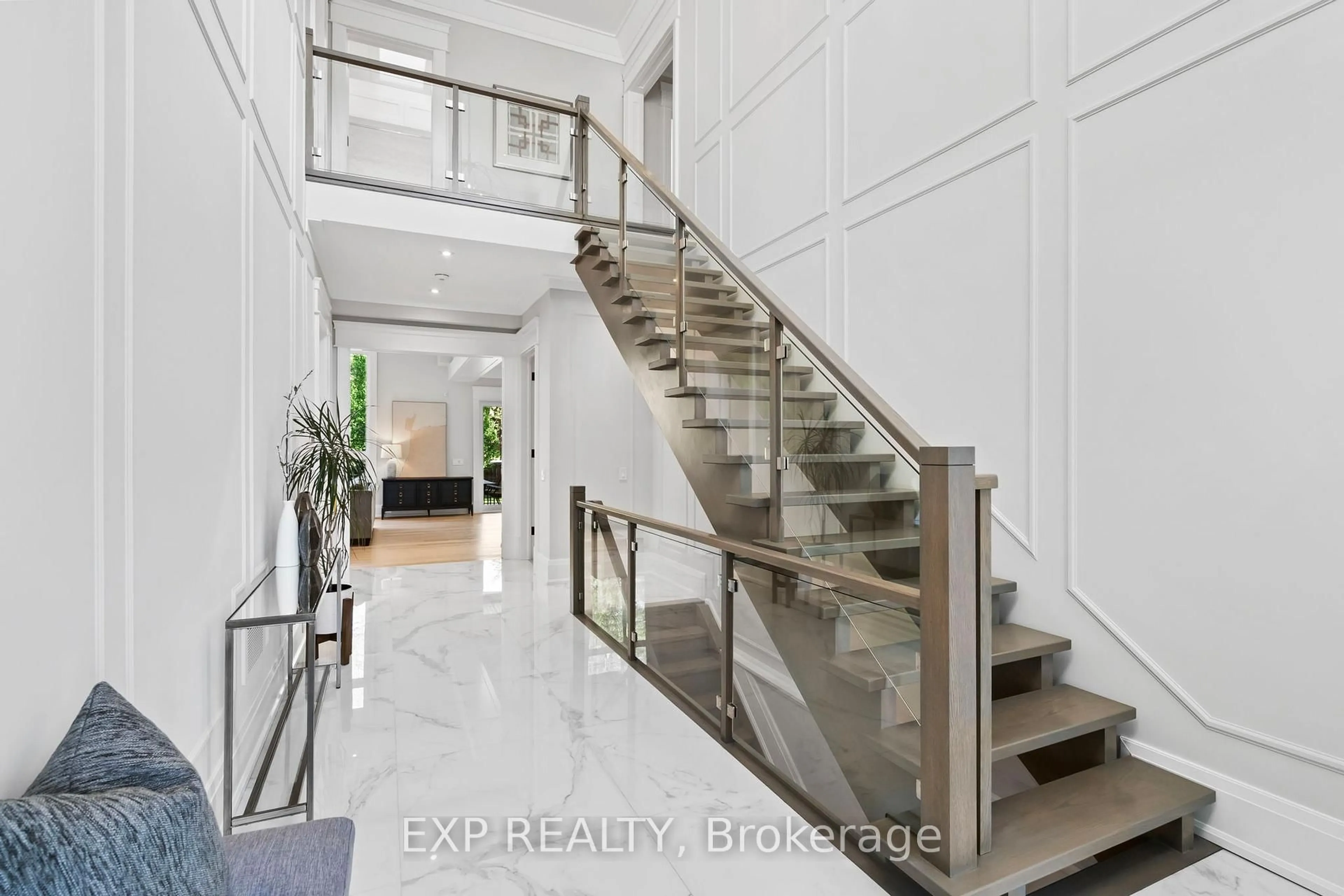 Indoor foyer for 74 Bedford Park Ave, Richmond Hill Ontario L4C 2N8