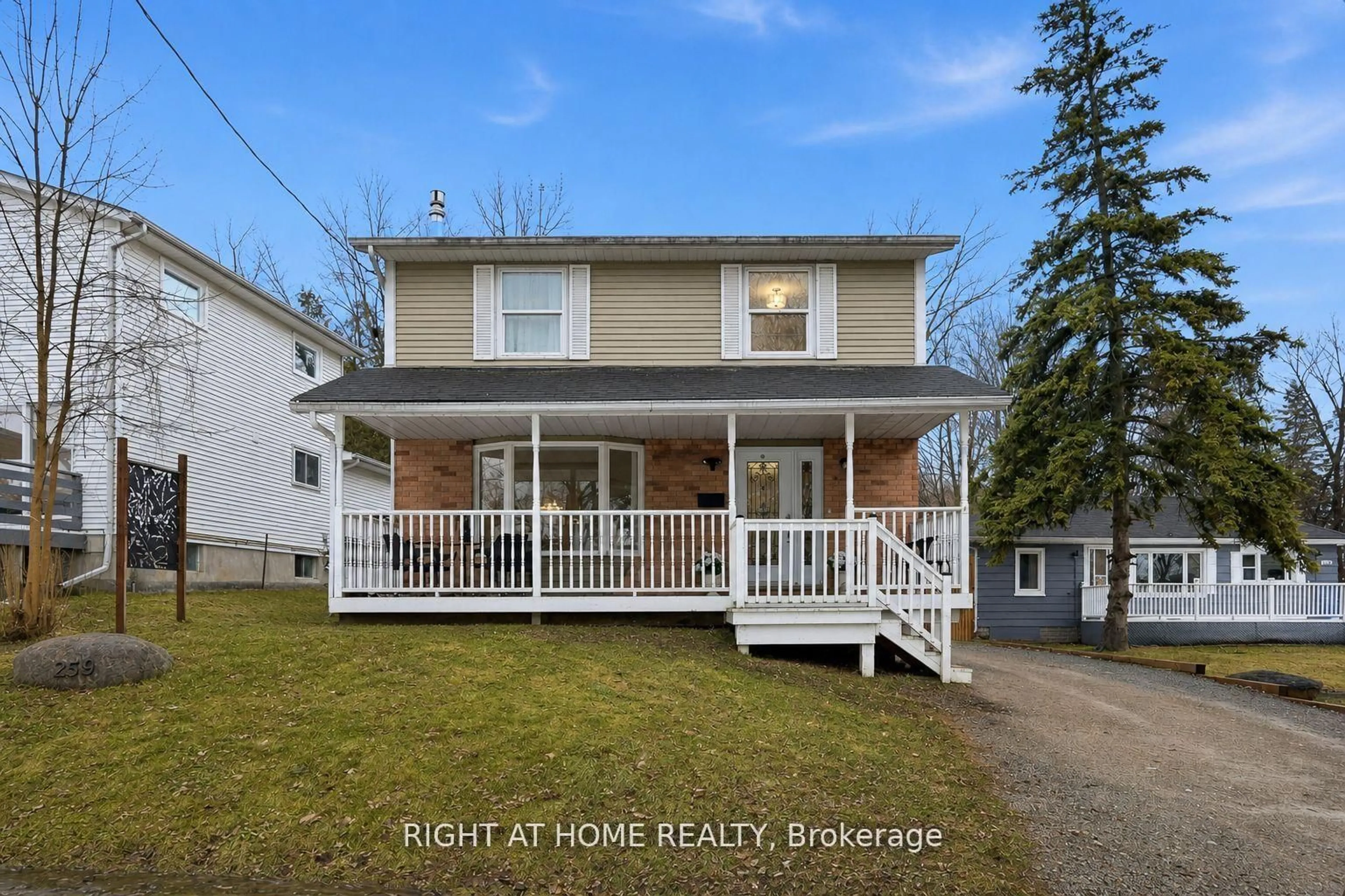 A pic from outside/outdoor area/front of a property/back of a property/a pic from drone, street for 259 Glenwoods Ave, Georgina Ontario L4P 2X1