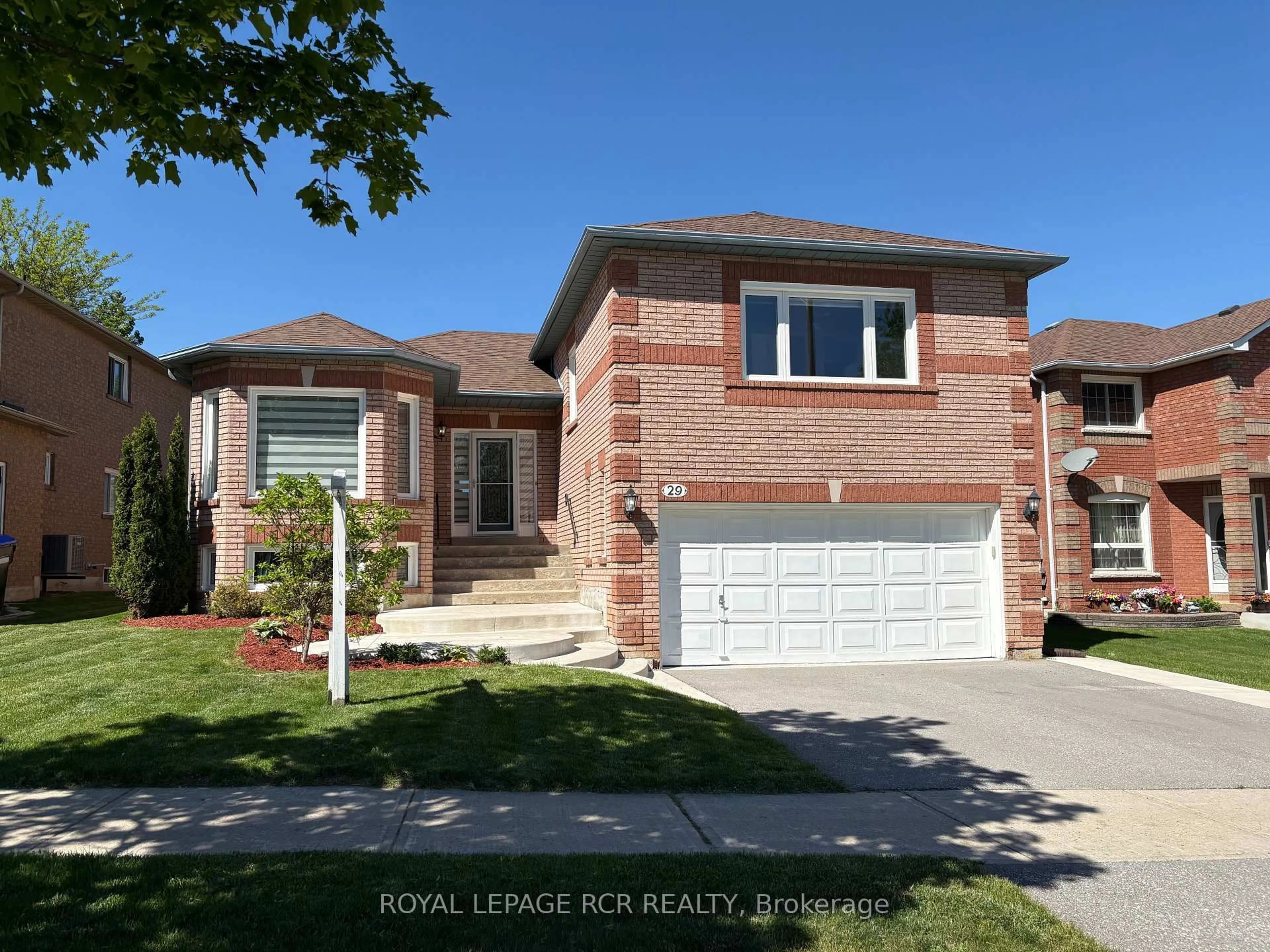 Home with brick exterior material, street for 29 Depeuter Cres, Bradford West Gwillimbury Ontario L3Z 3A3