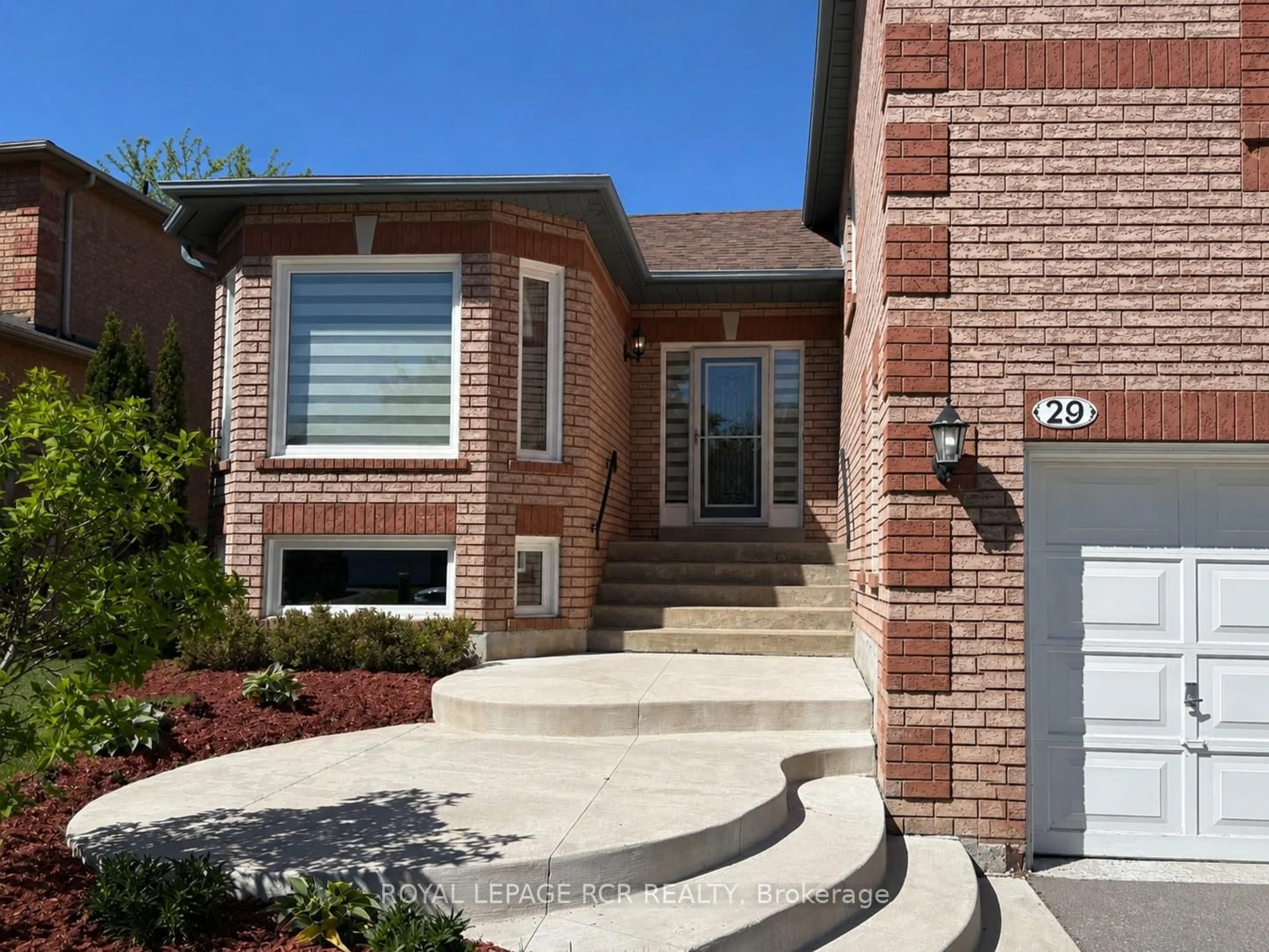 Home with brick exterior material, street for 29 Depeuter Cres, Bradford West Gwillimbury Ontario L3Z 3A3