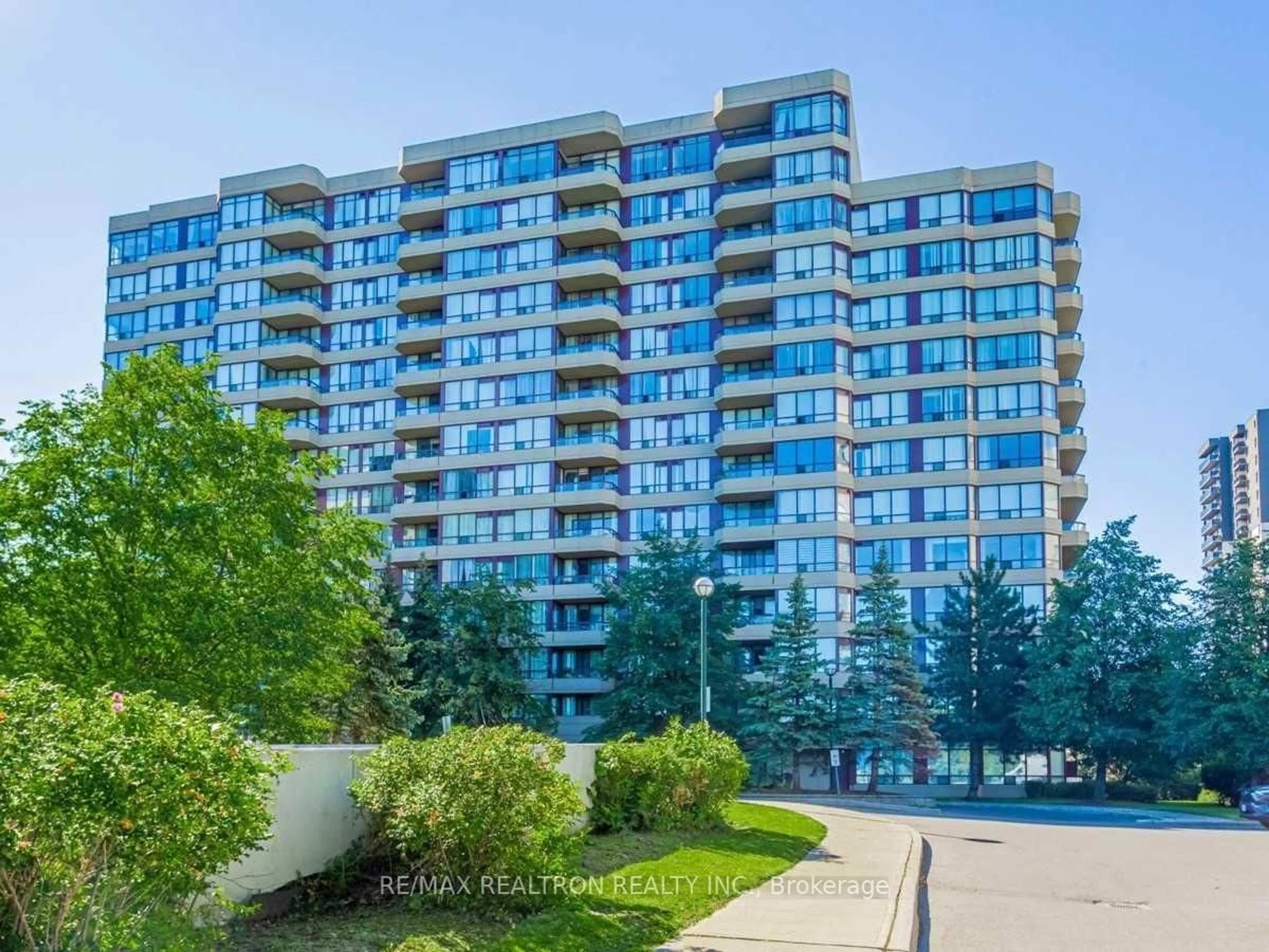 A pic from outside/outdoor area/front of a property/back of a property/a pic from drone, unknown for 91 Townsgate Dr #Ph206, Vaughan Ontario L4J 8E8