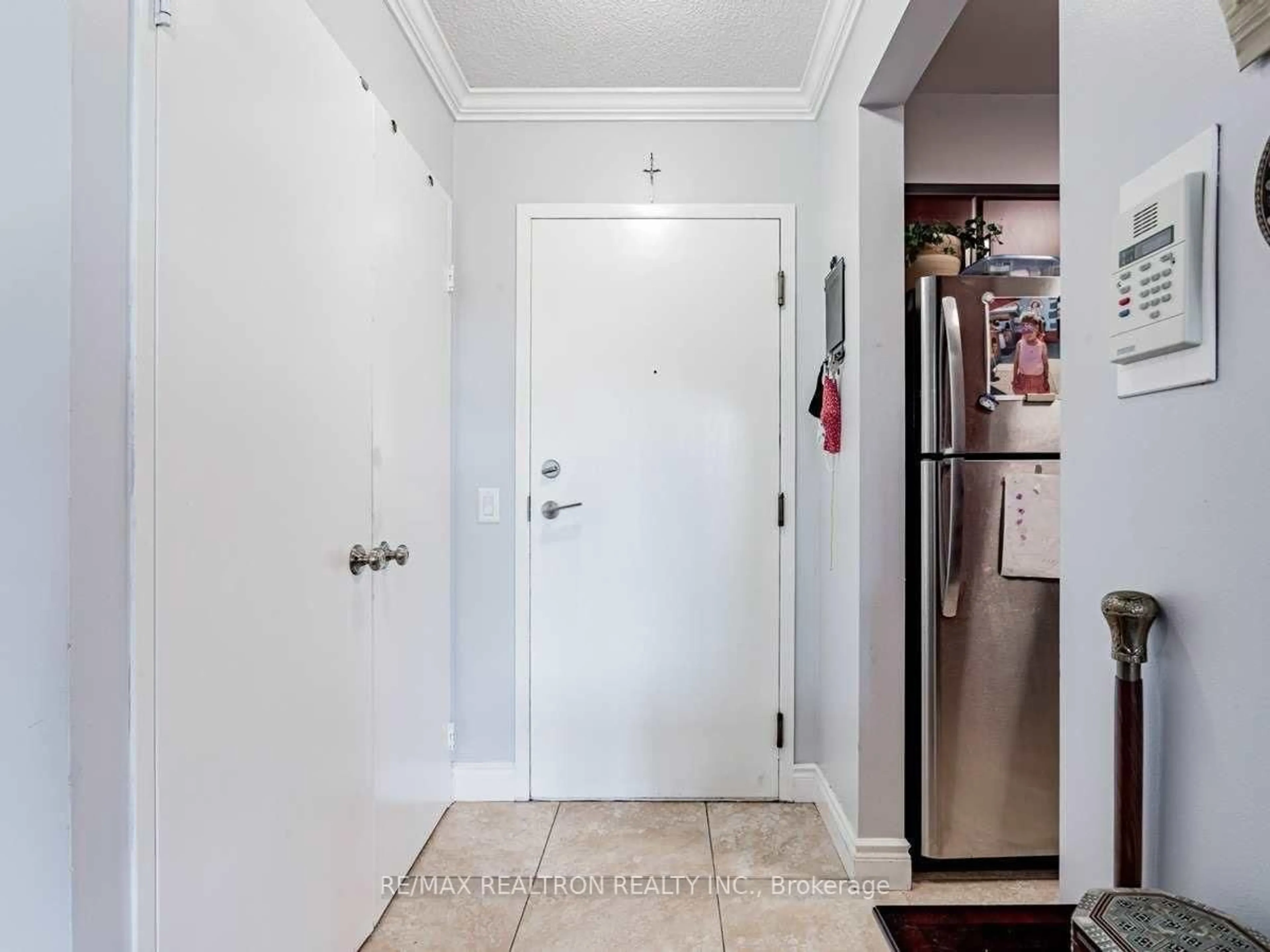 Indoor entryway for 91 Townsgate Dr #Ph206, Vaughan Ontario L4J 8E8