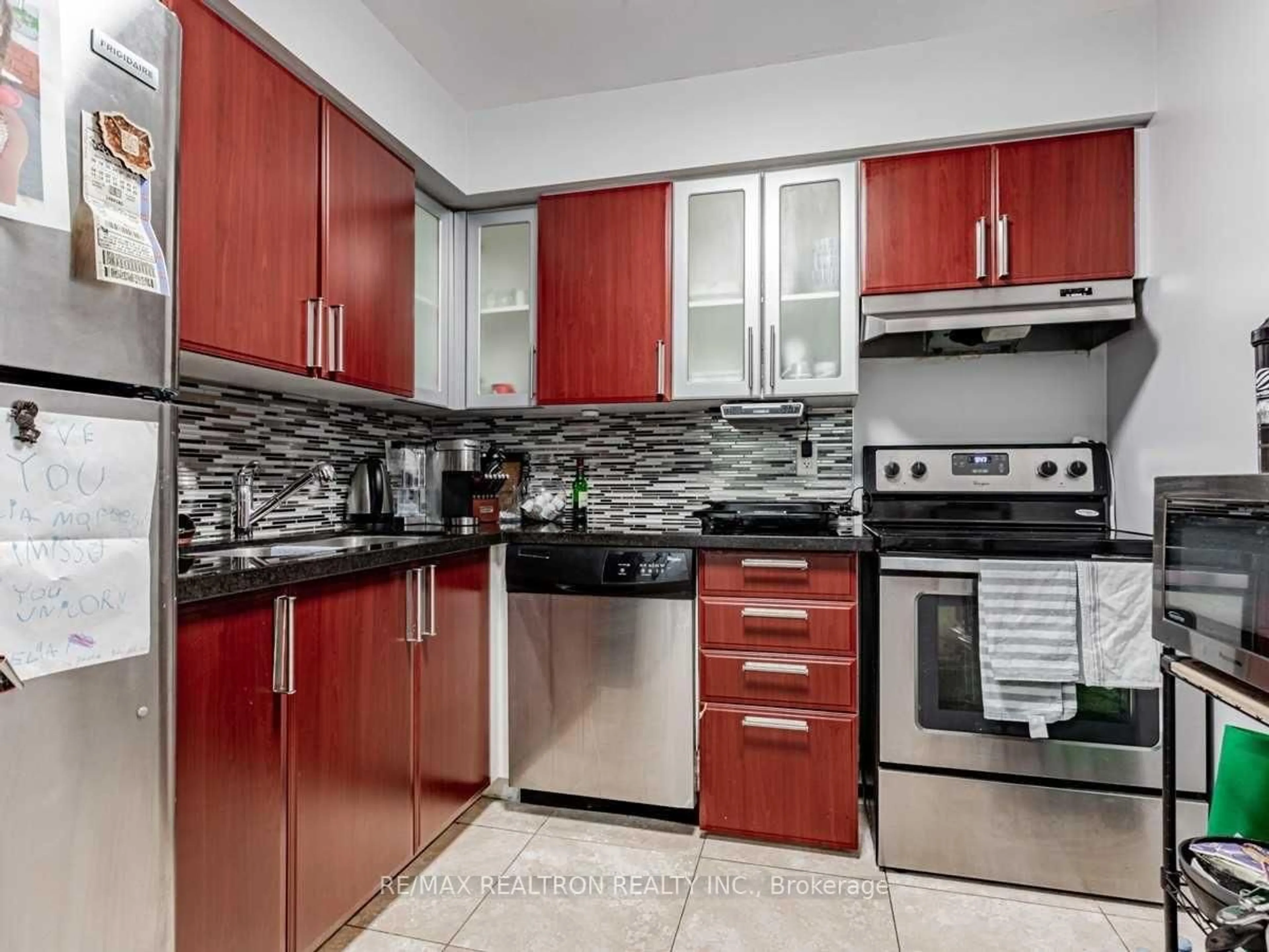 Standard kitchen, ceramic/tile floor for 91 Townsgate Dr #Ph206, Vaughan Ontario L4J 8E8