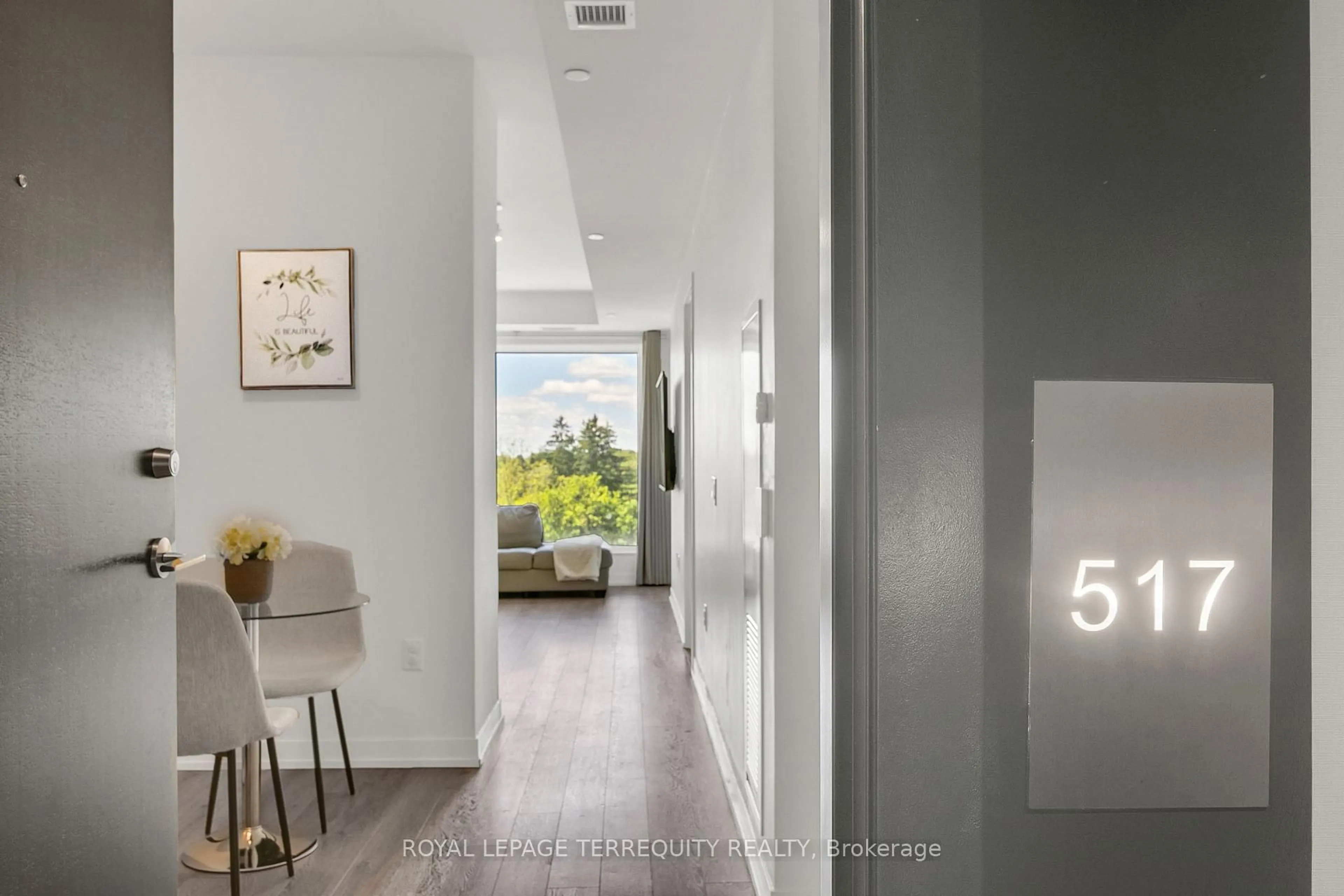 Indoor entryway for 3 Rosewater St #517W, Richmond Hill Ontario L4C 5T6
