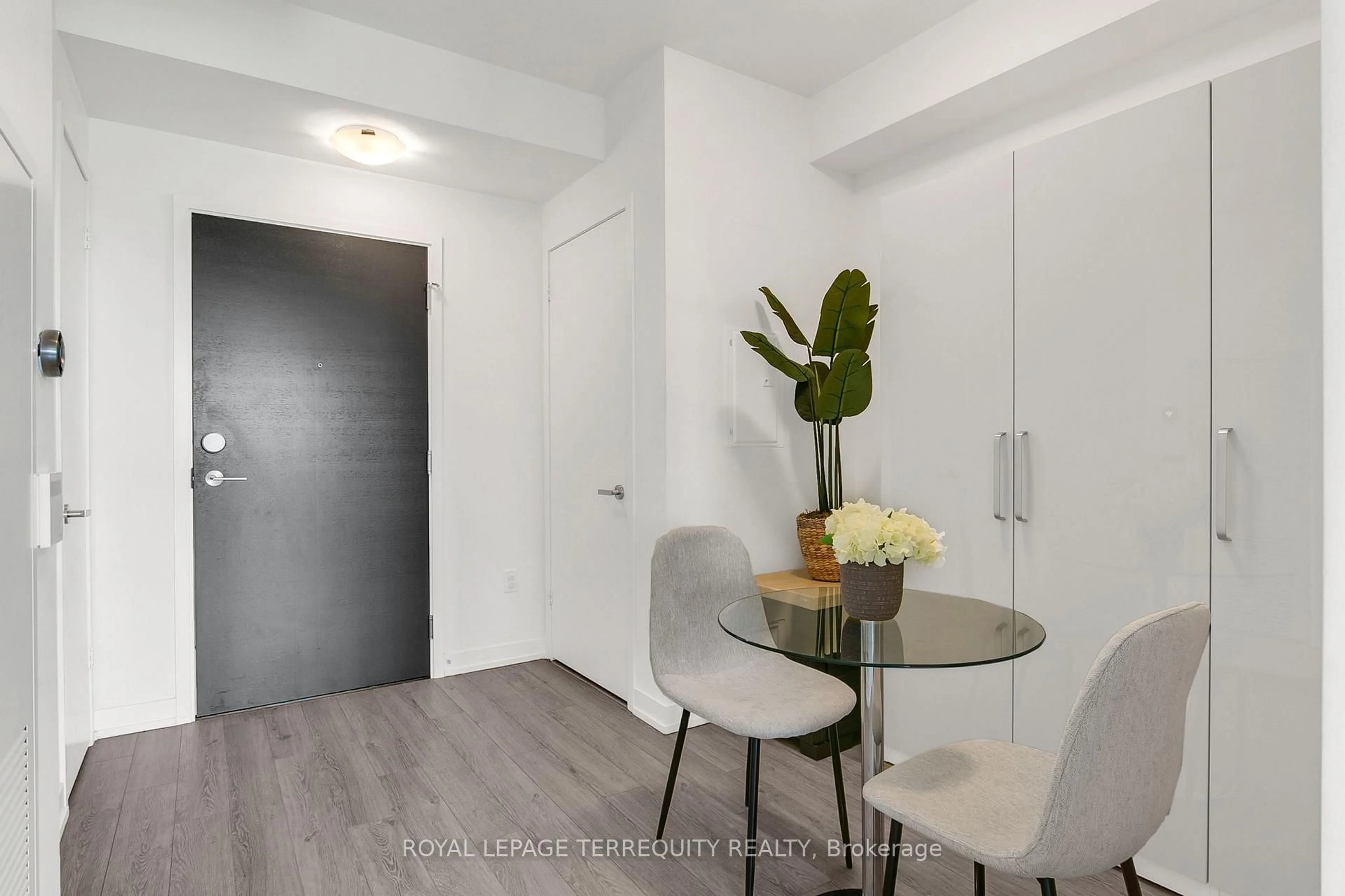 Indoor entryway for 3 Rosewater St #517W, Richmond Hill Ontario L4C 5T6