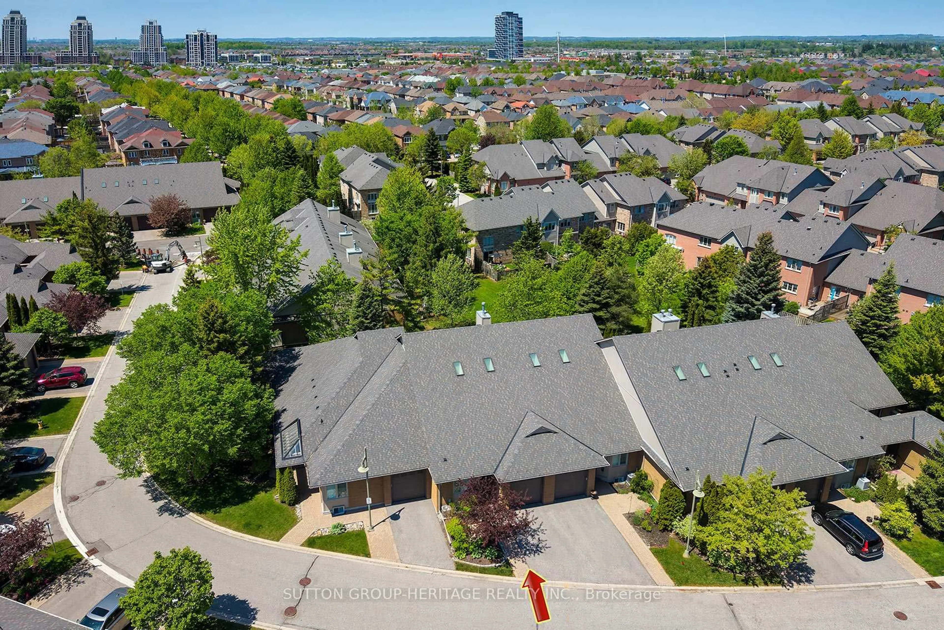 A pic from outside/outdoor area/front of a property/back of a property/a pic from drone, city buildings view from balcony for 22 Wave Hill Way, Markham Ontario L6E 1J2
