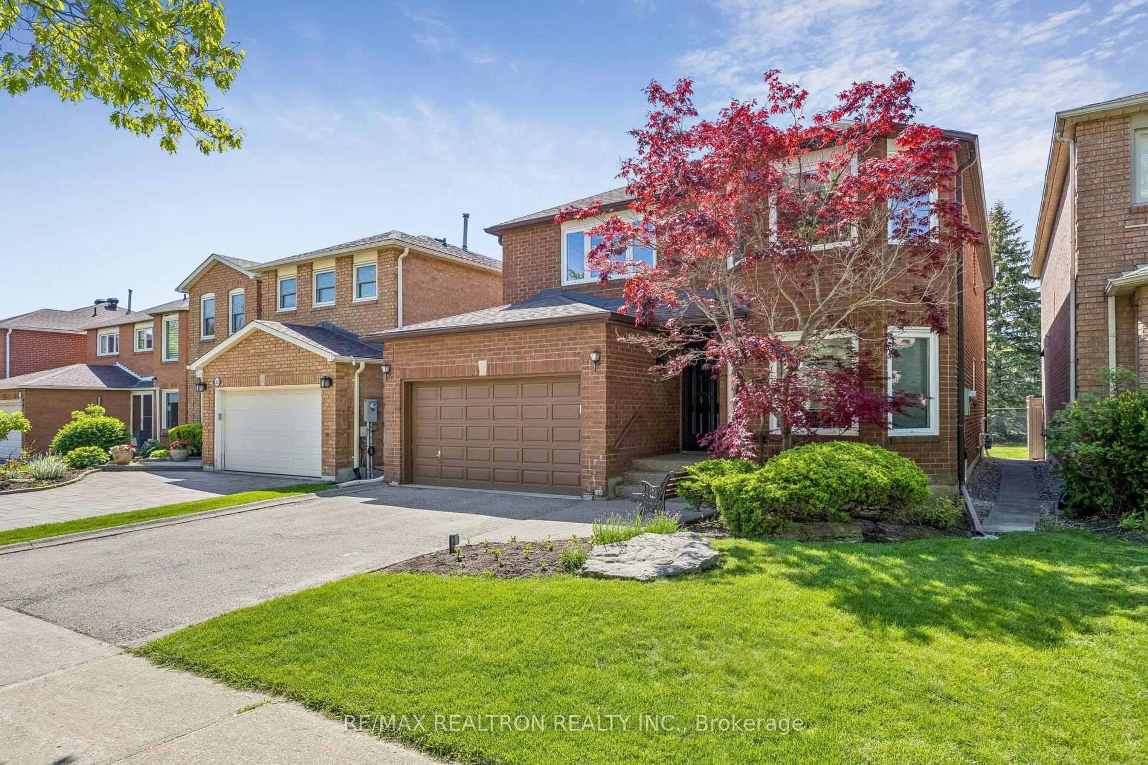 Home with brick exterior material, street for 37 Dundurn Cres, Vaughan Ontario L4J 6Z2