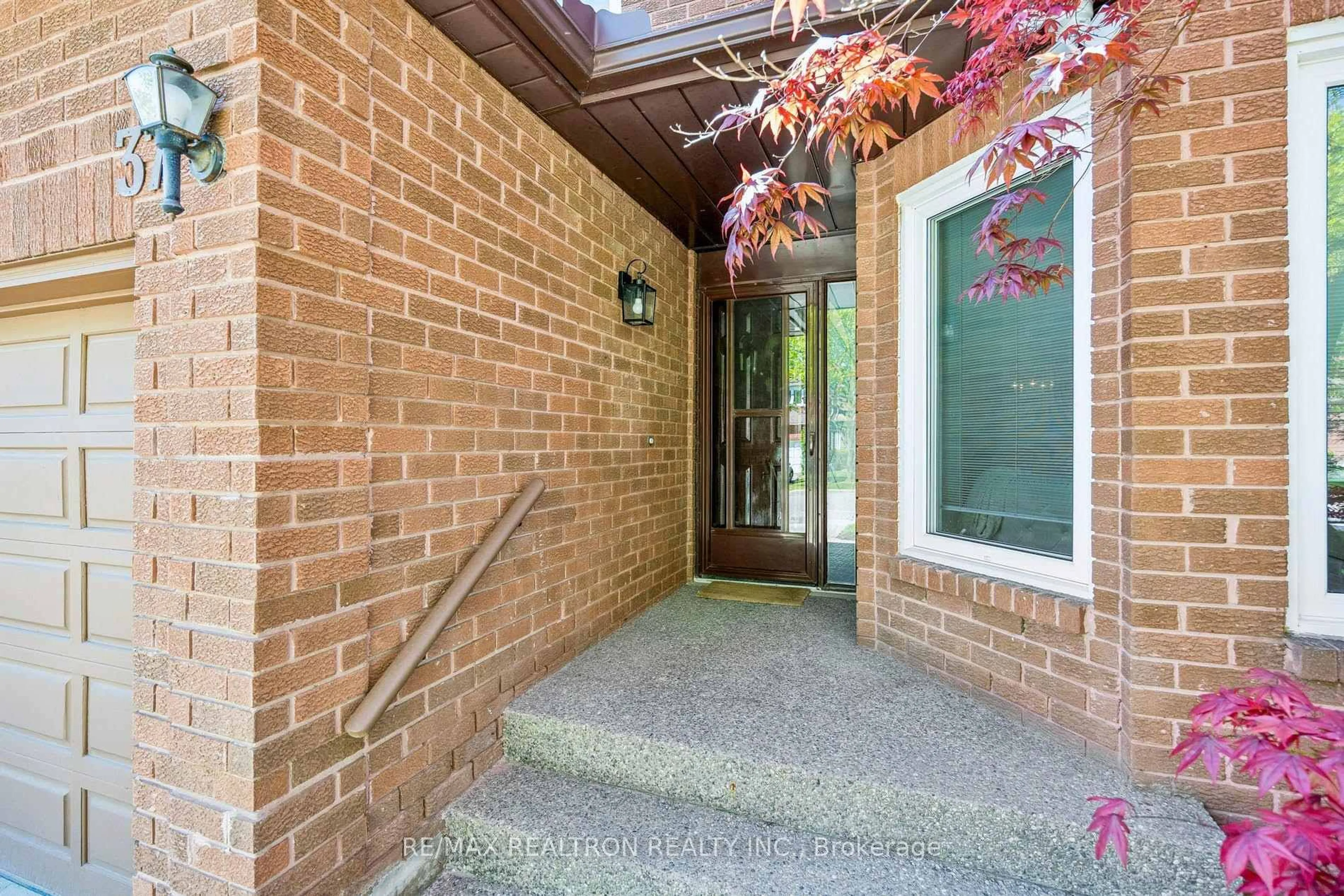 Unknown for 37 Dundurn Cres, Vaughan Ontario L4J 6Z2