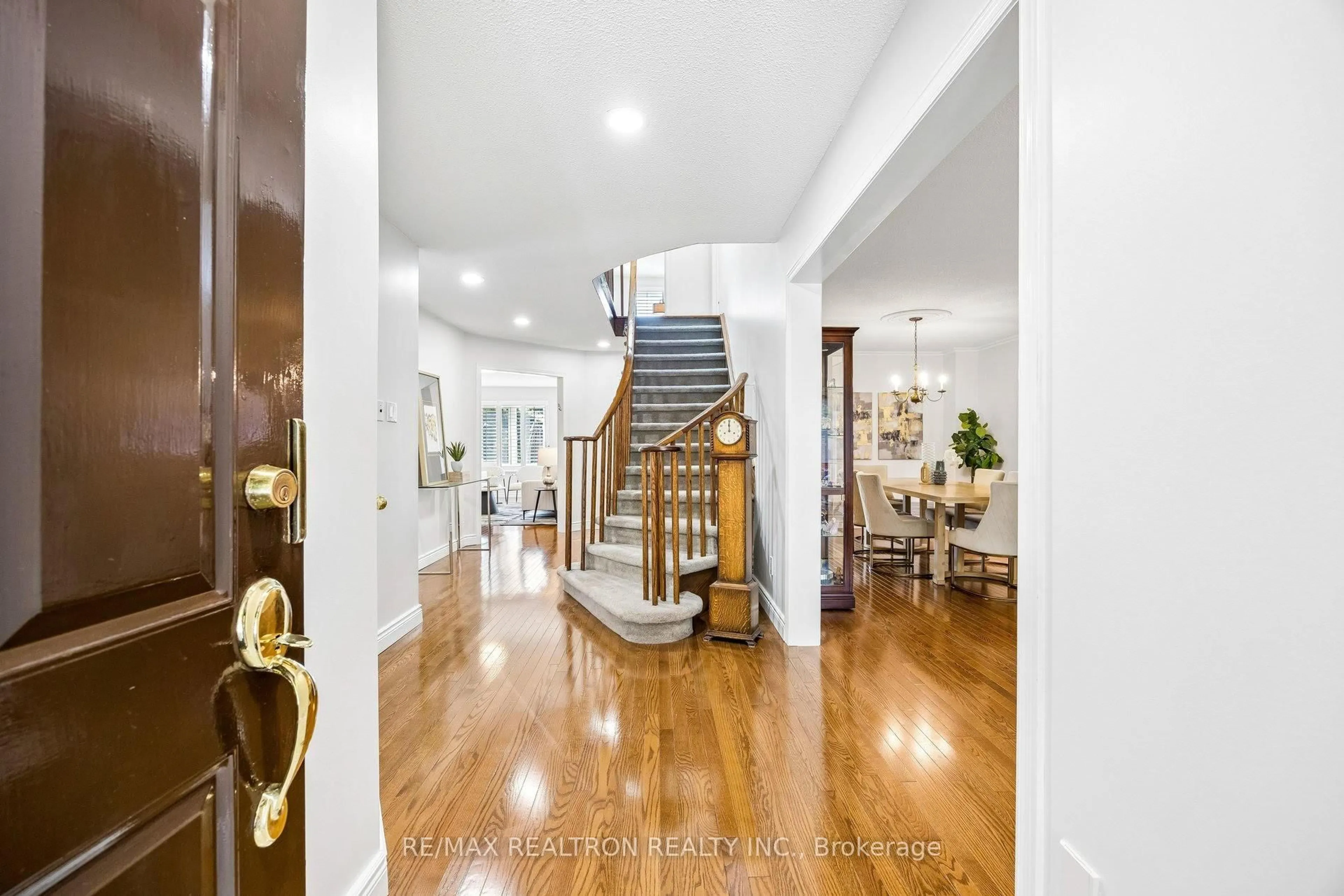 Indoor foyer for 37 Dundurn Cres, Vaughan Ontario L4J 6Z2