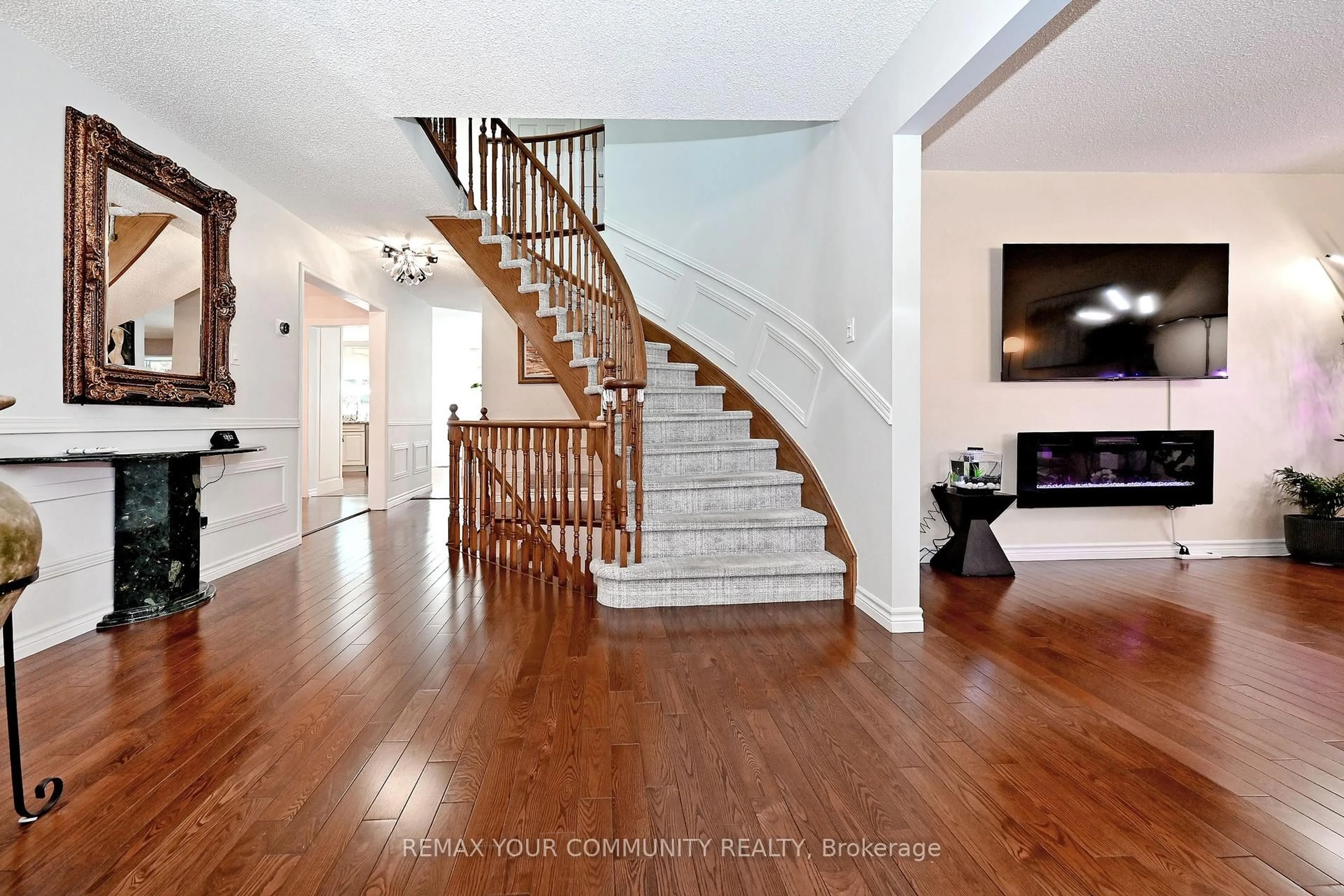 Unknown for 48 Haskell Cres, Aurora Ontario L4G 5T3