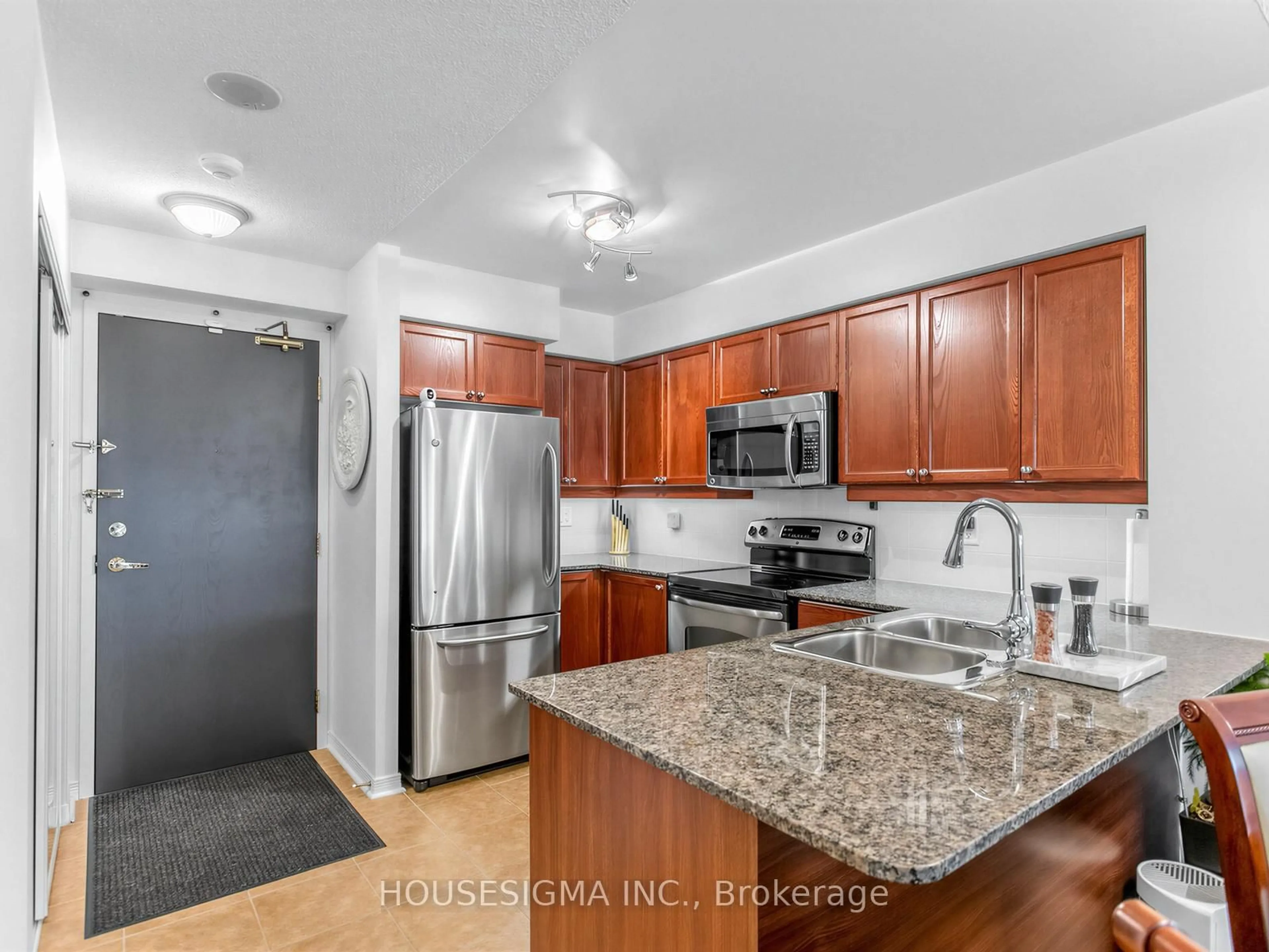 Standard kitchen, ceramic/tile floor for 185 ONEIDA Cres #1109, Richmond Hill Ontario L4B 0B1
