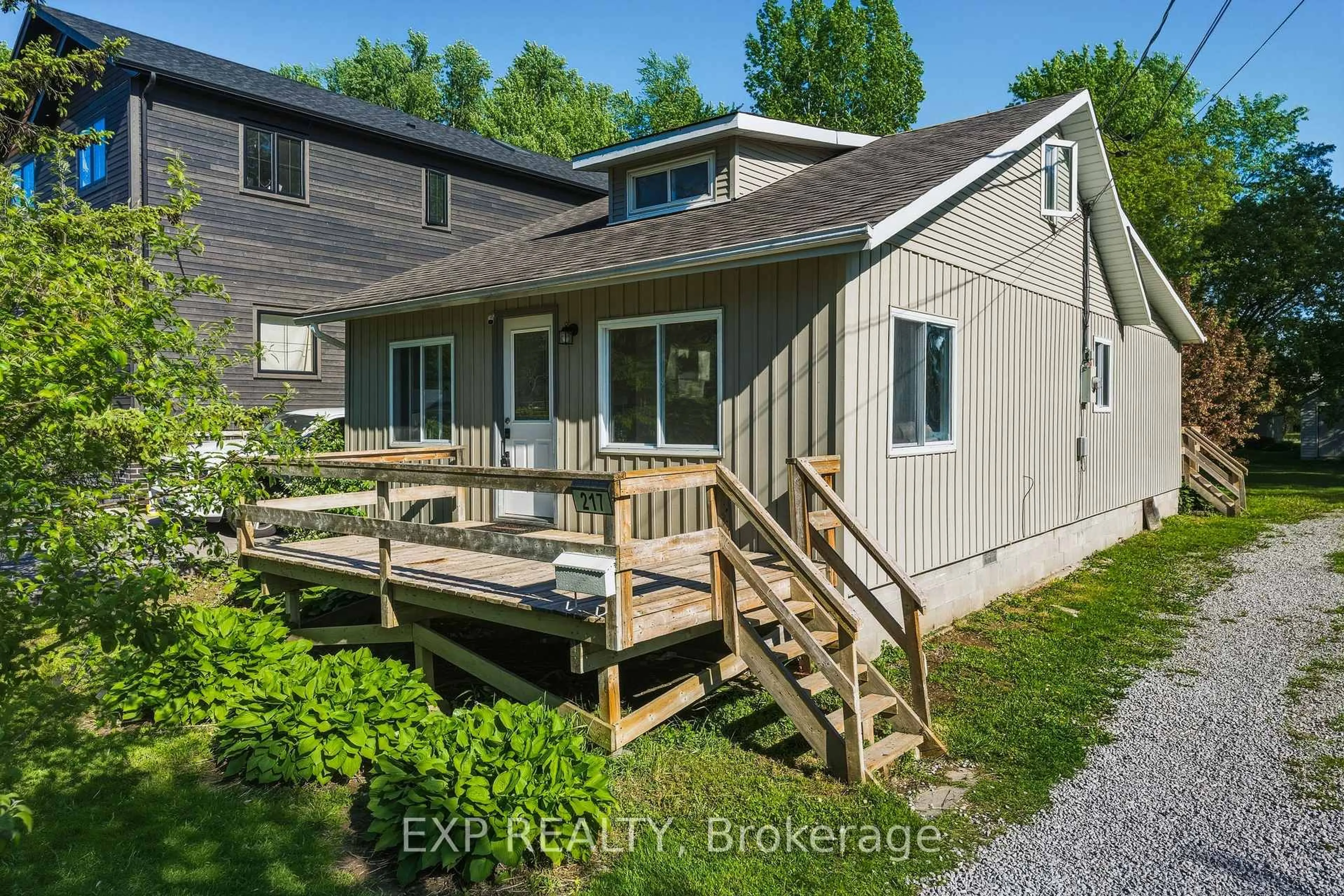 Patio, water/lake/river/ocean view for 217 Bayview Ave, Georgina Ontario L4P 2T3