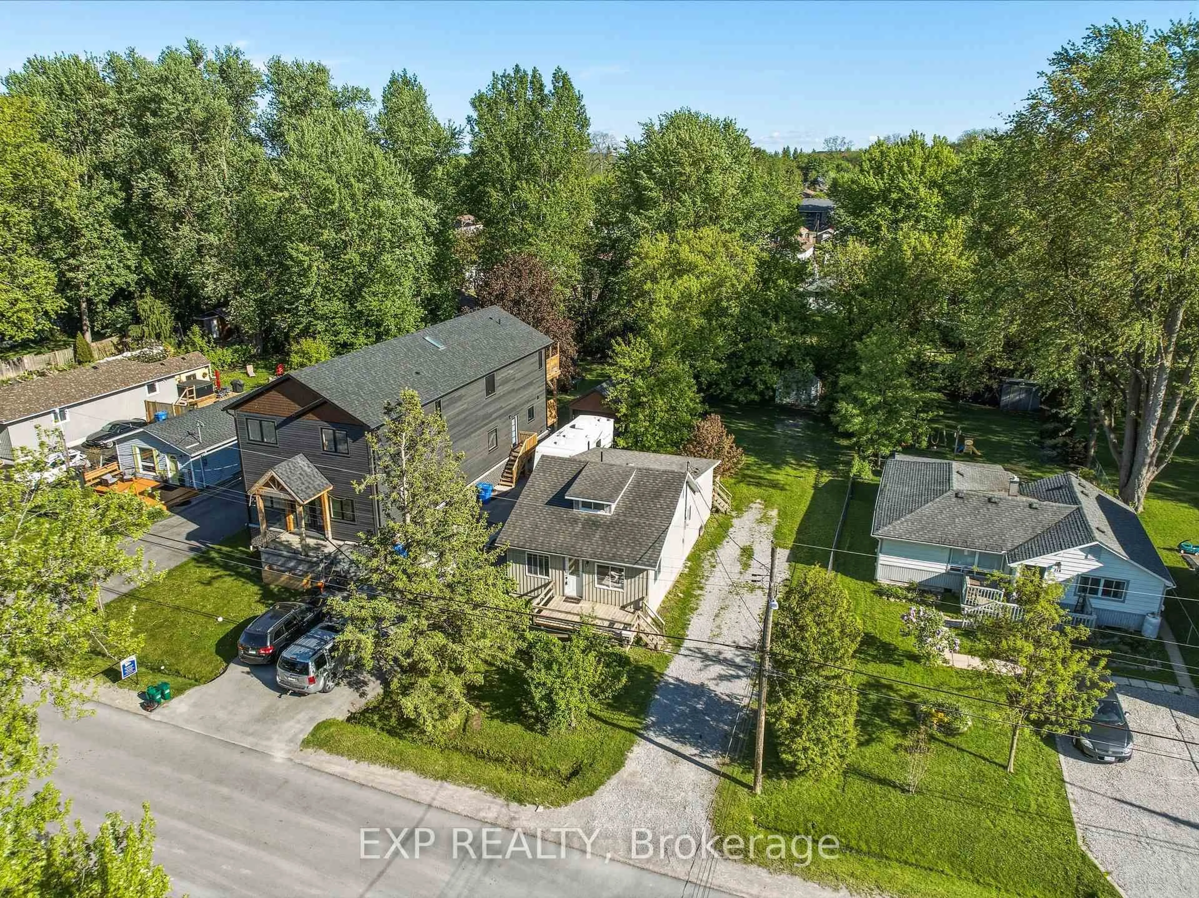 A pic from outside/outdoor area/front of a property/back of a property/a pic from drone, street for 217 Bayview Ave, Georgina Ontario L4P 2T3