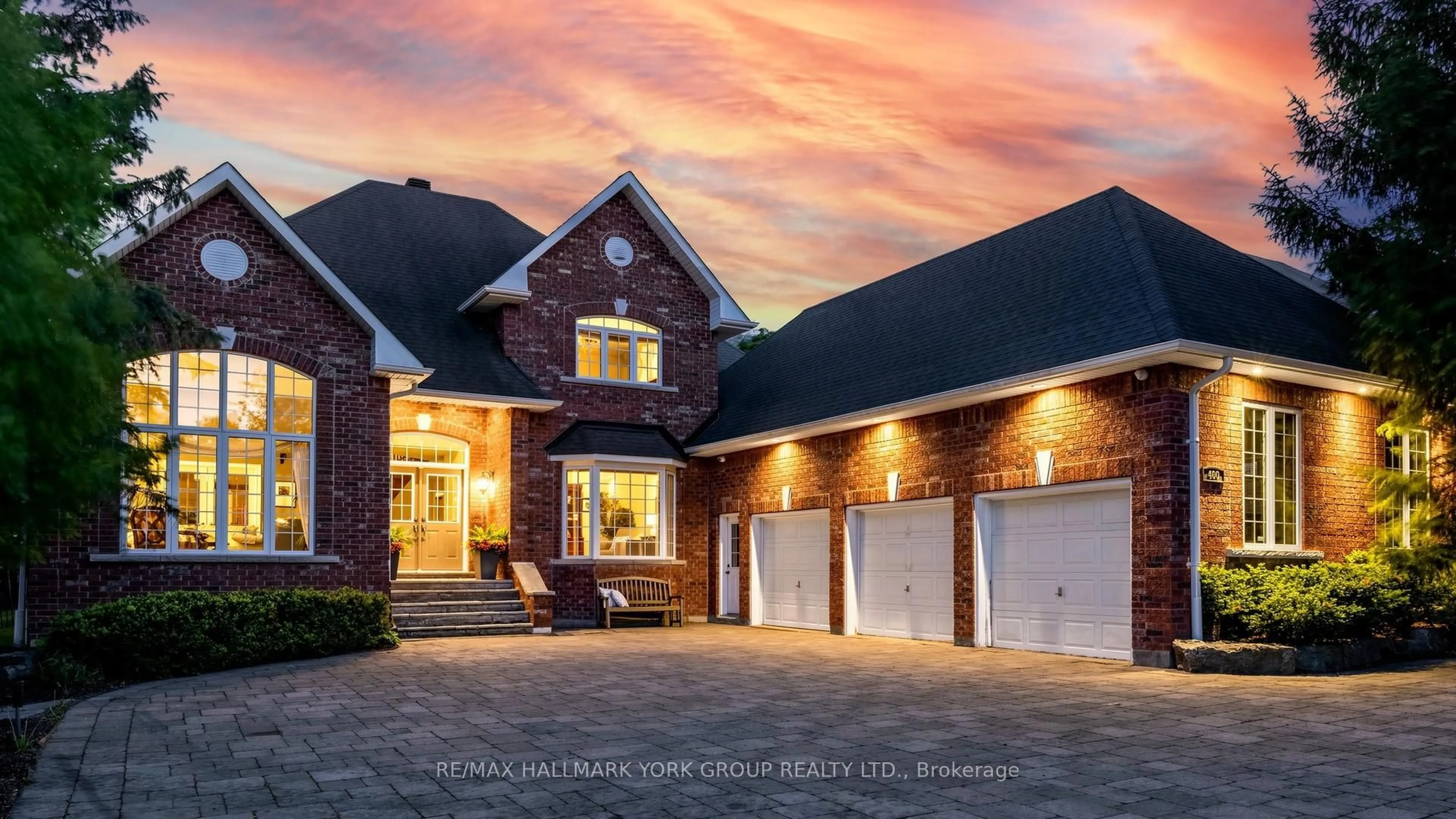 Home with brick exterior material, street for 400 Coventry Hill Tr, Newmarket Ontario L3X 2A1