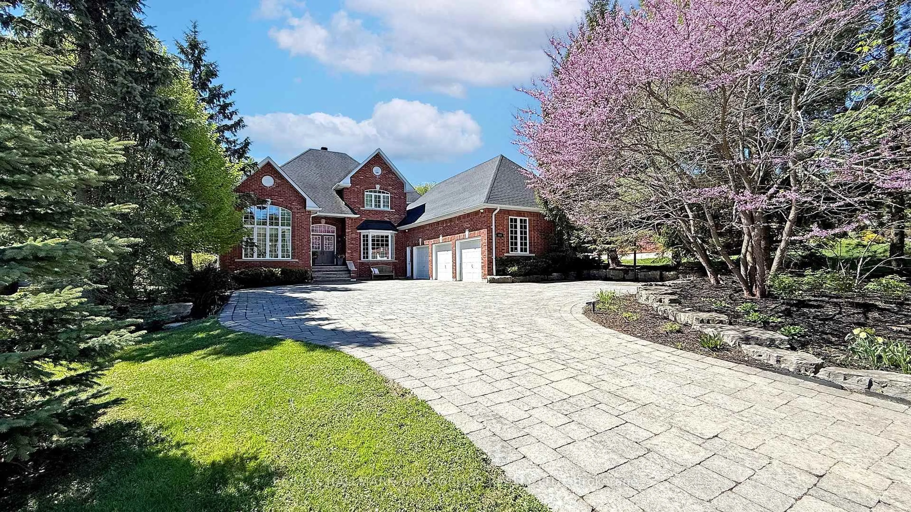 Home with brick exterior material, street for 400 Coventry Hill Tr, Newmarket Ontario L3X 2A1