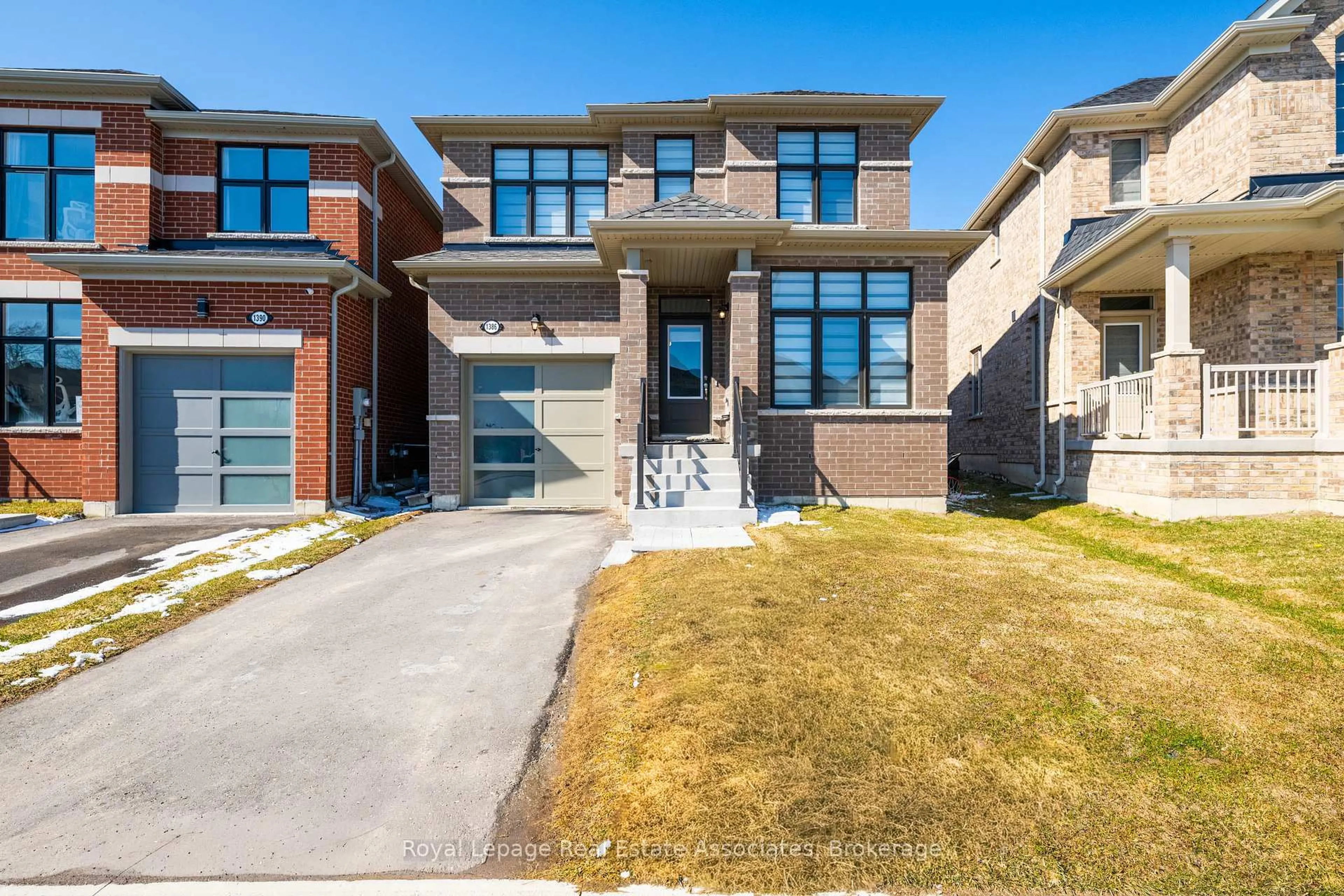 Home with brick exterior material, street for 1386 Davis Loop, Innisfil Ontario L0L 1W0