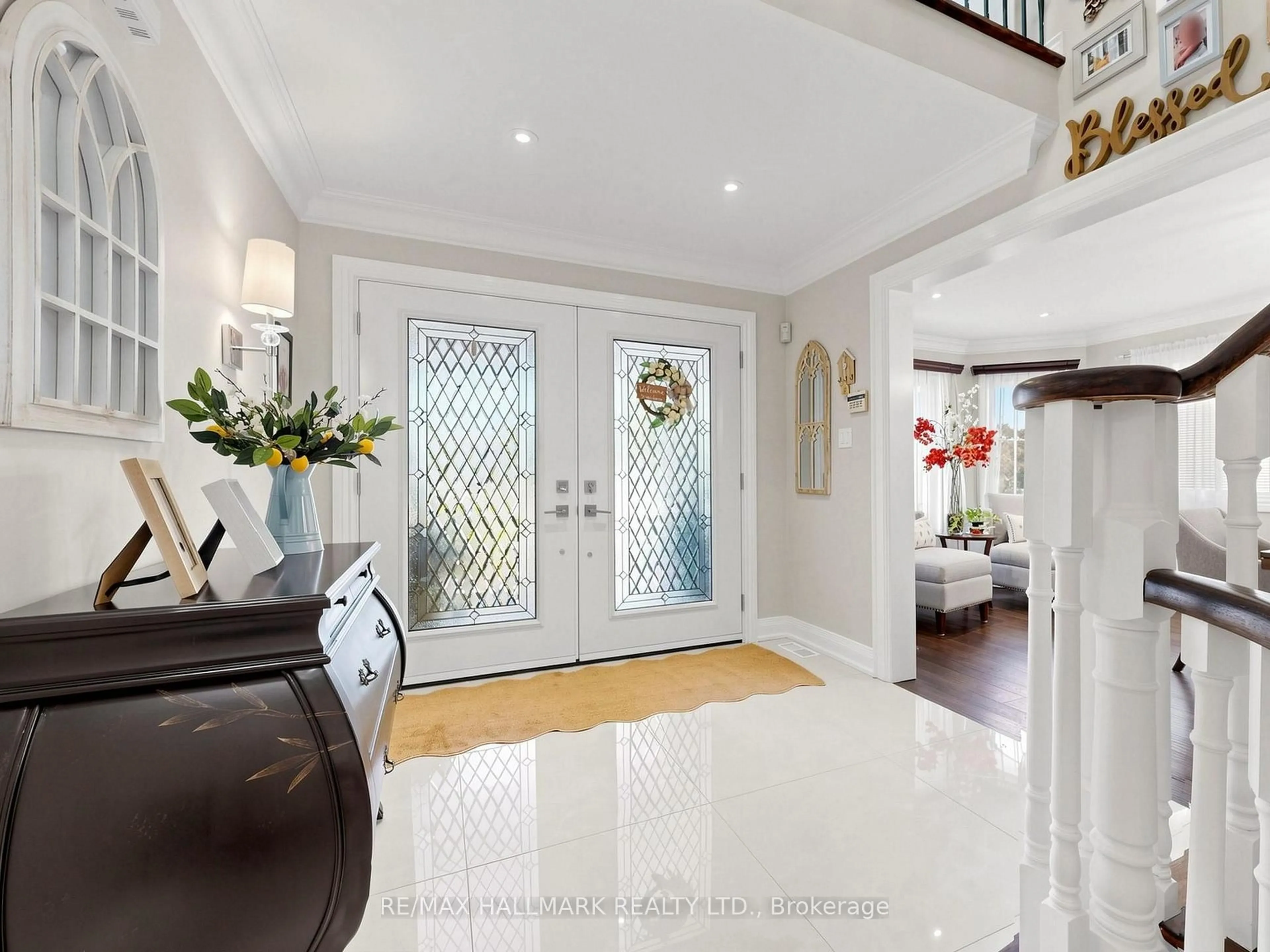 Indoor entryway for 98 Arrowhead Dr, Vaughan Ontario L4L 4A5