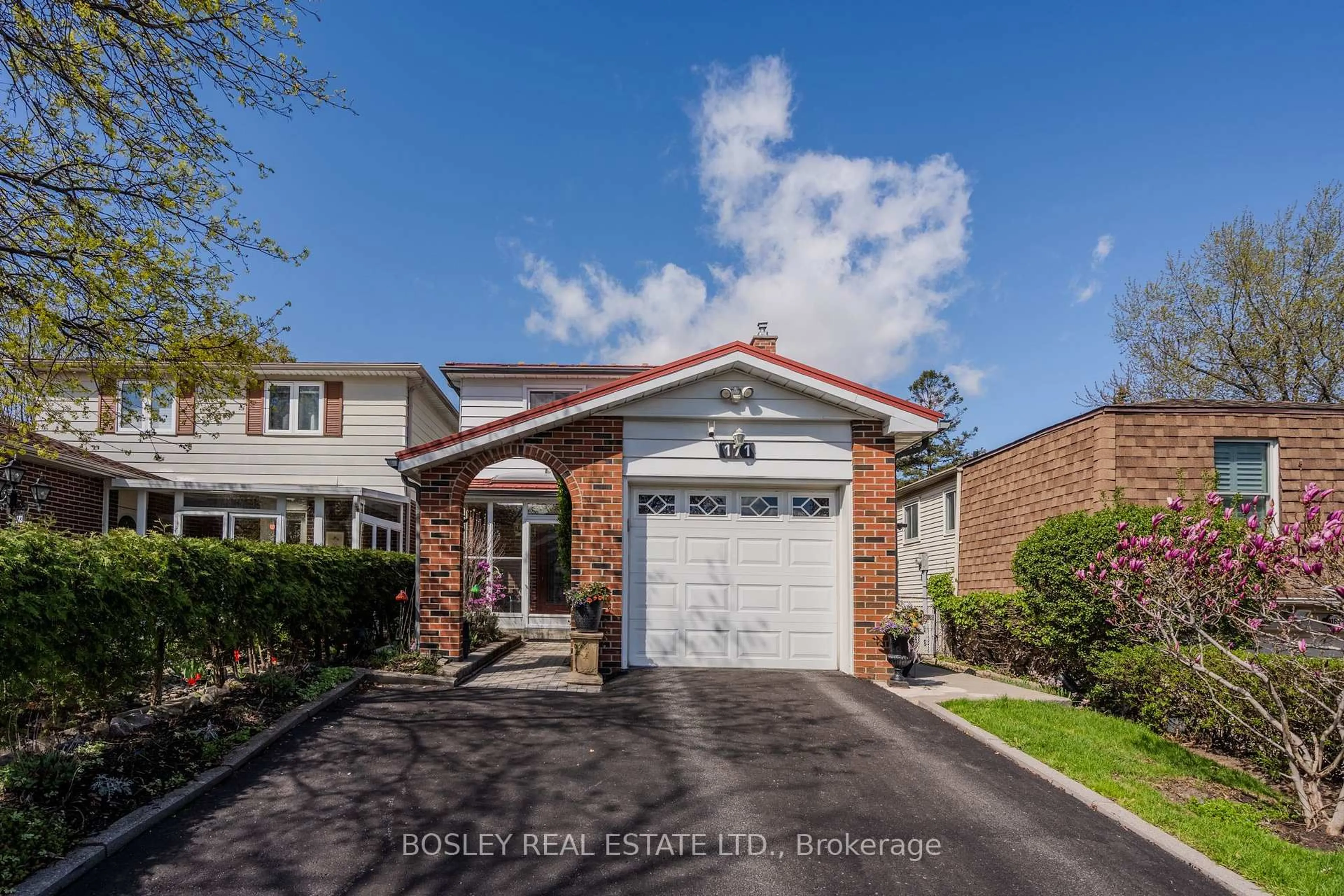 Home with brick exterior material, street for 171 Simonston Blvd, Markham Ontario L3T 4M1